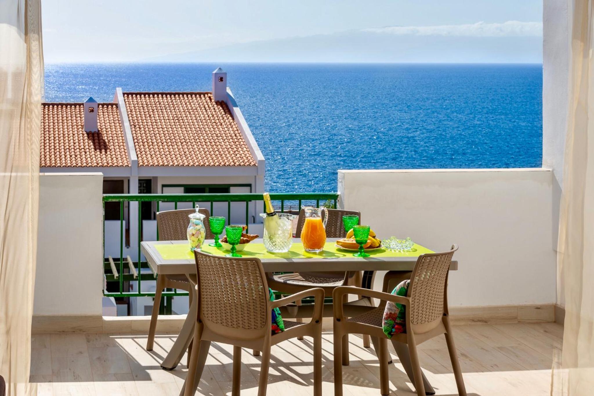 Esmeralda. Lovely and new apartment right by the ocean! view 2