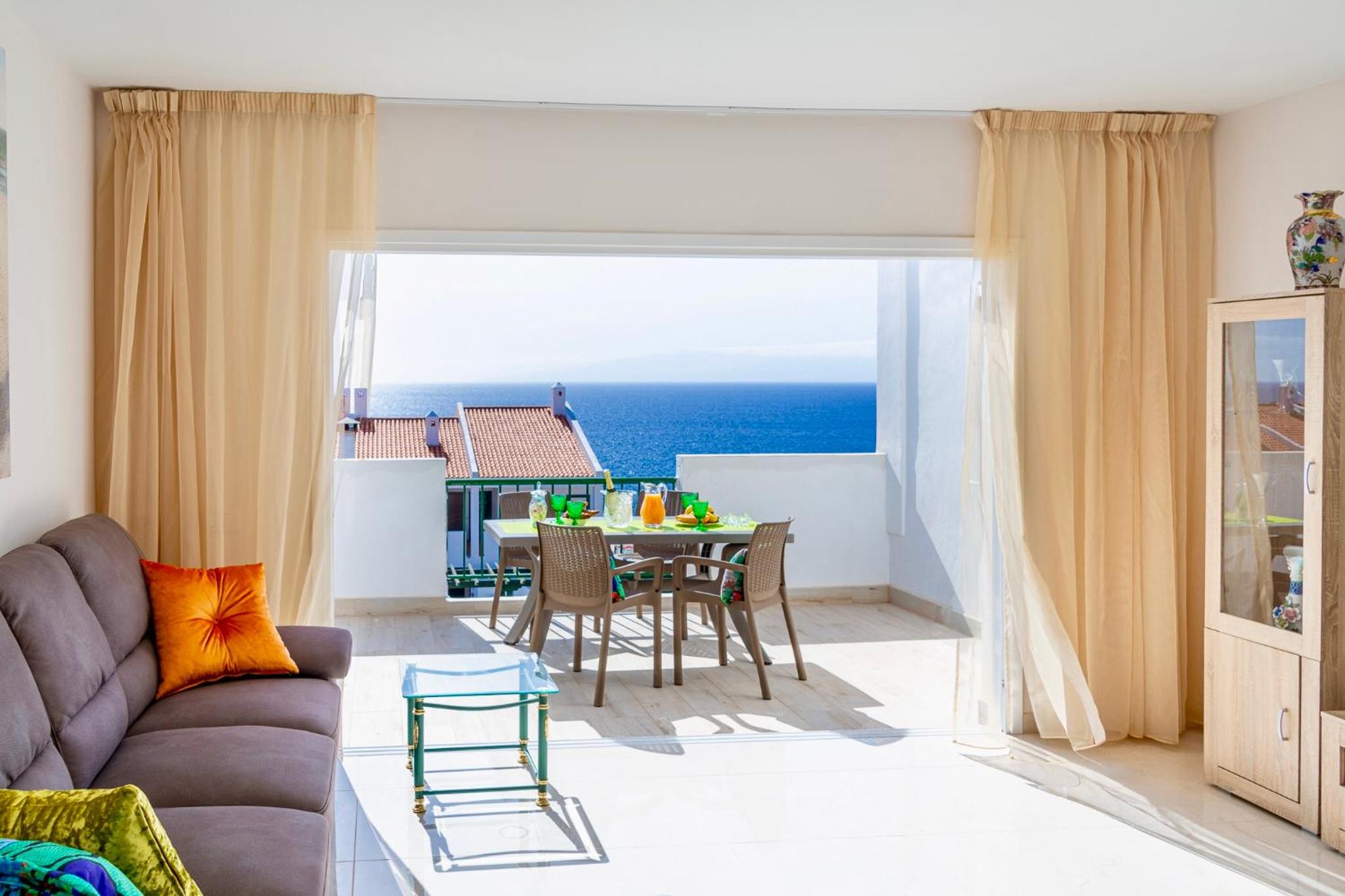 Esmeralda. Lovely and new apartment right by the ocean! view 3