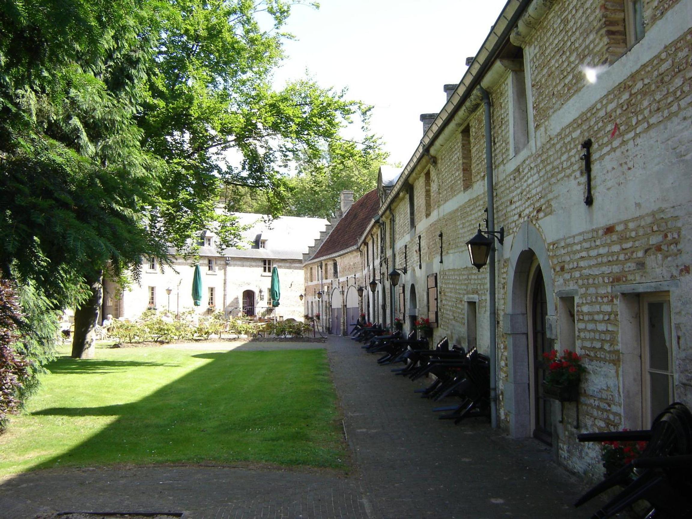 Kasteel Schaloen - vakantiewoningen & hotel - gratis parkeren