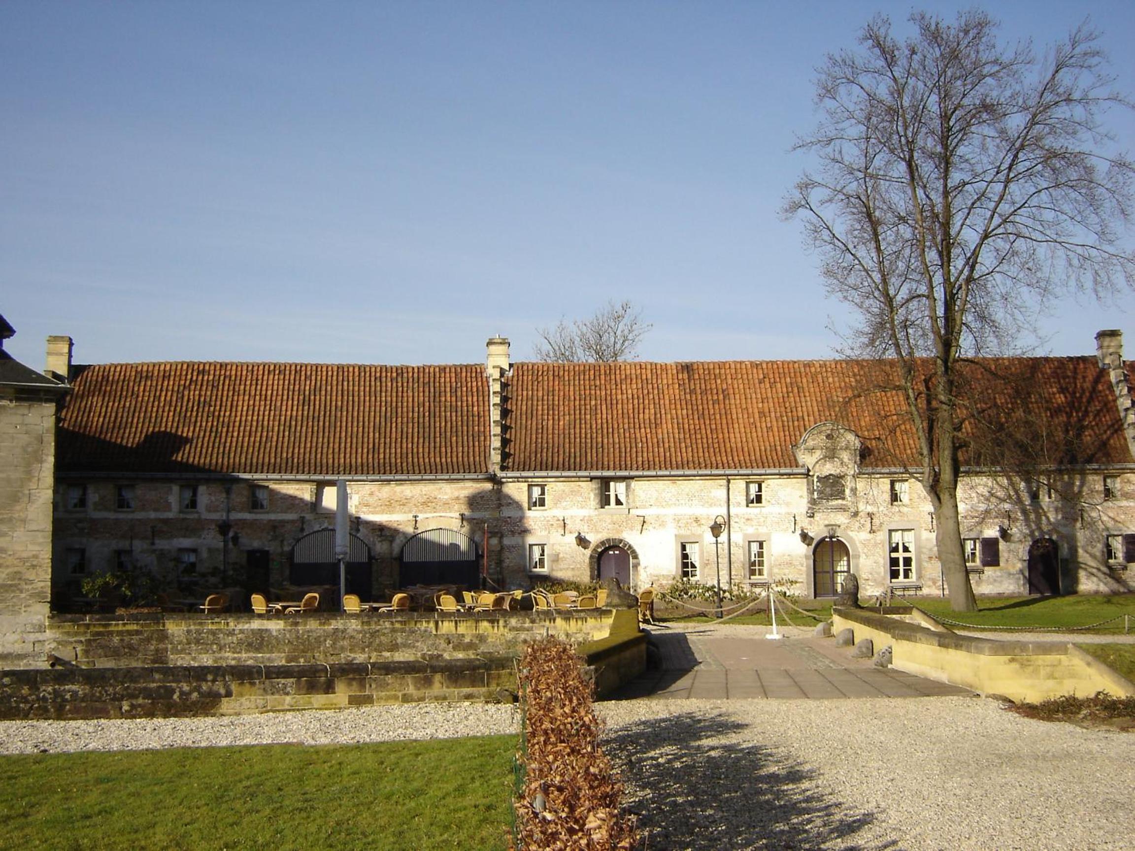 Kasteel Schaloen - vakantiewoningen & hotel - gratis parkeren