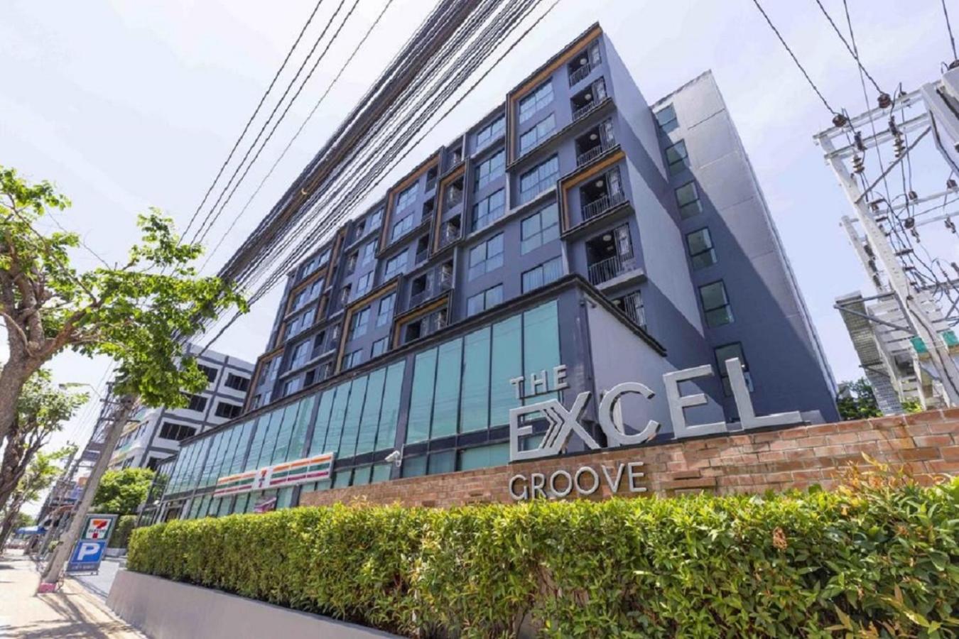 The Excel Groove Condo at Lasalle 52
