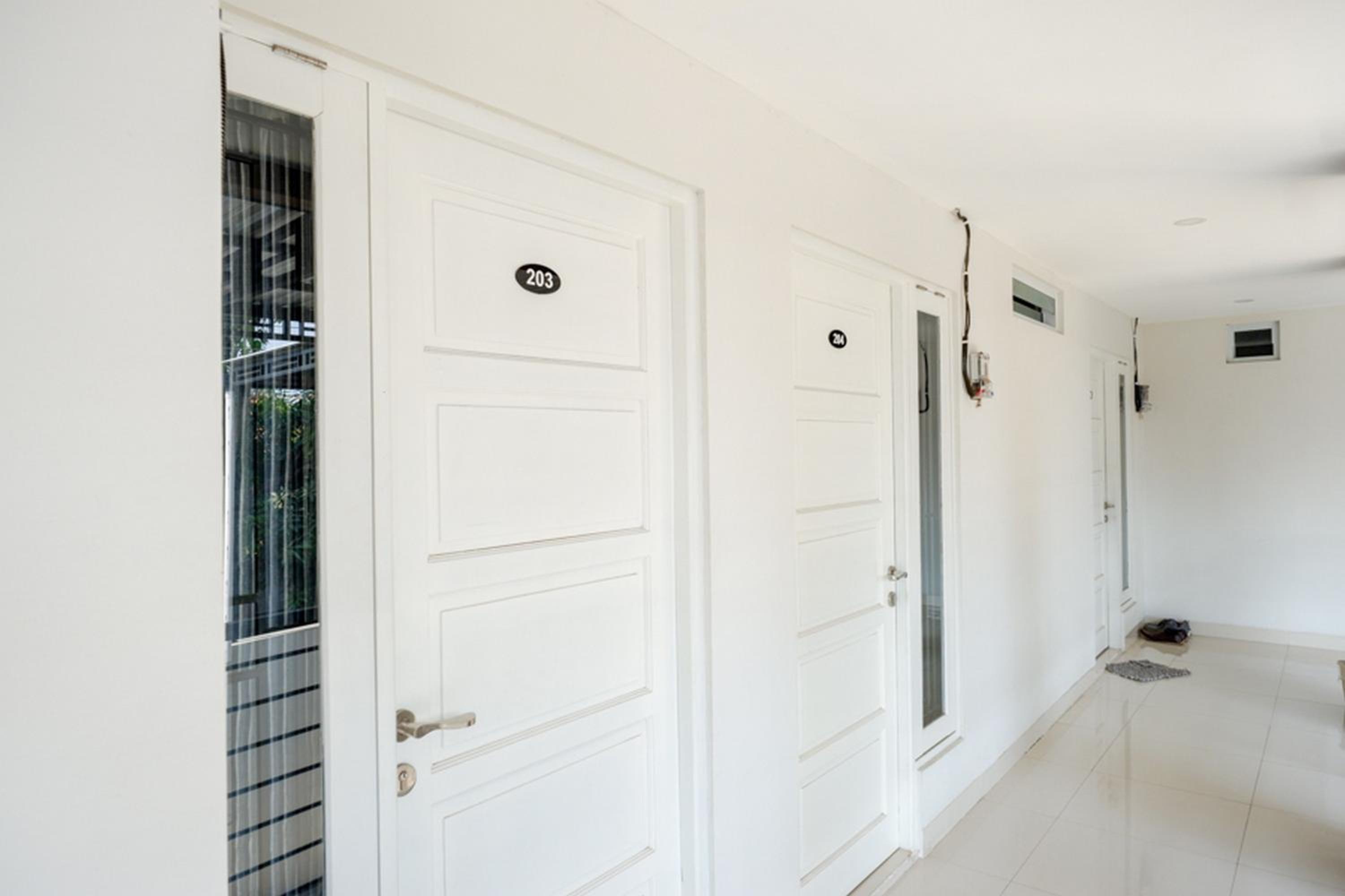 RedDoorz Plus Syariah near Stasiun Tegal 2 view 4