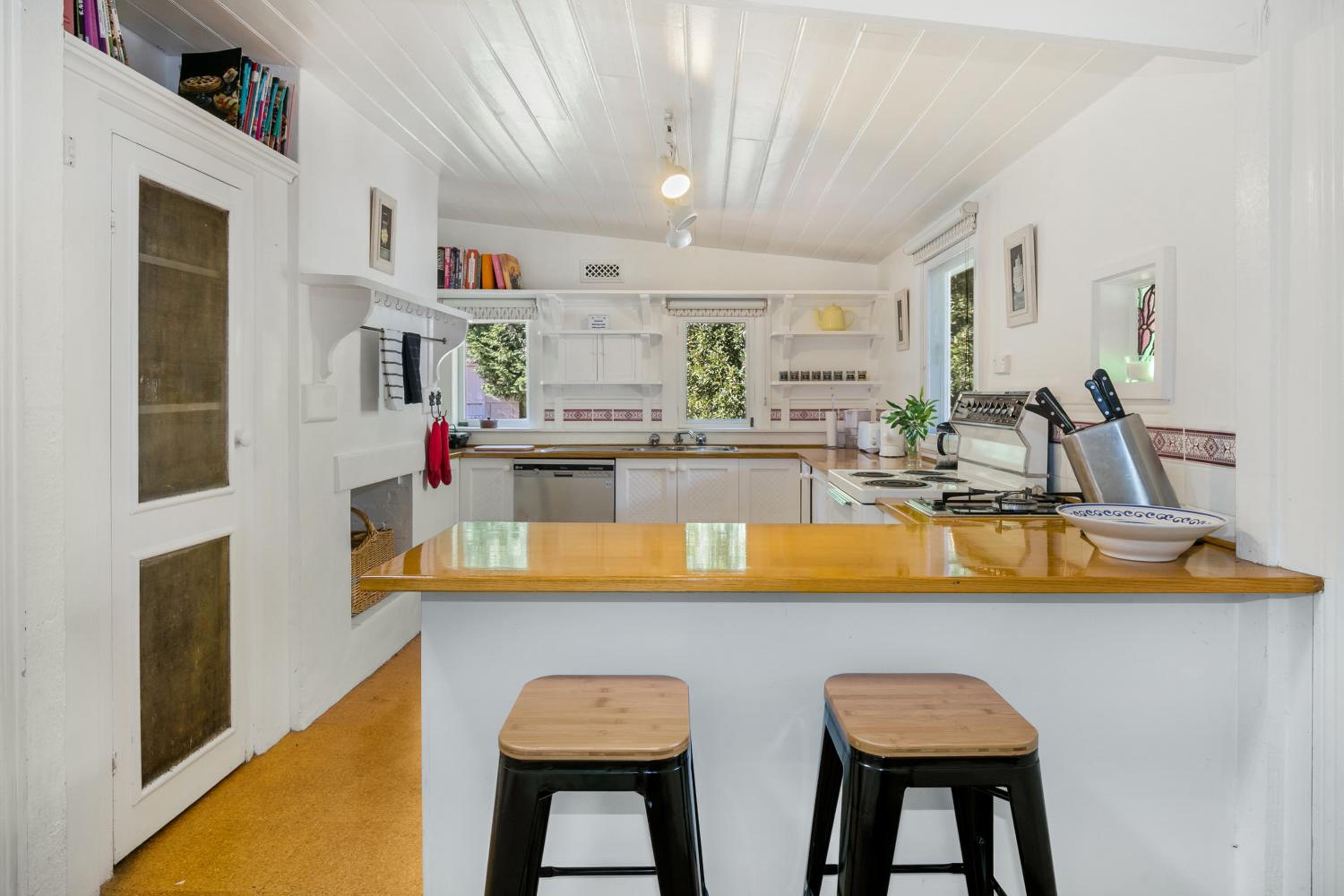 Ellis Cottage Sorrento plus Guest House