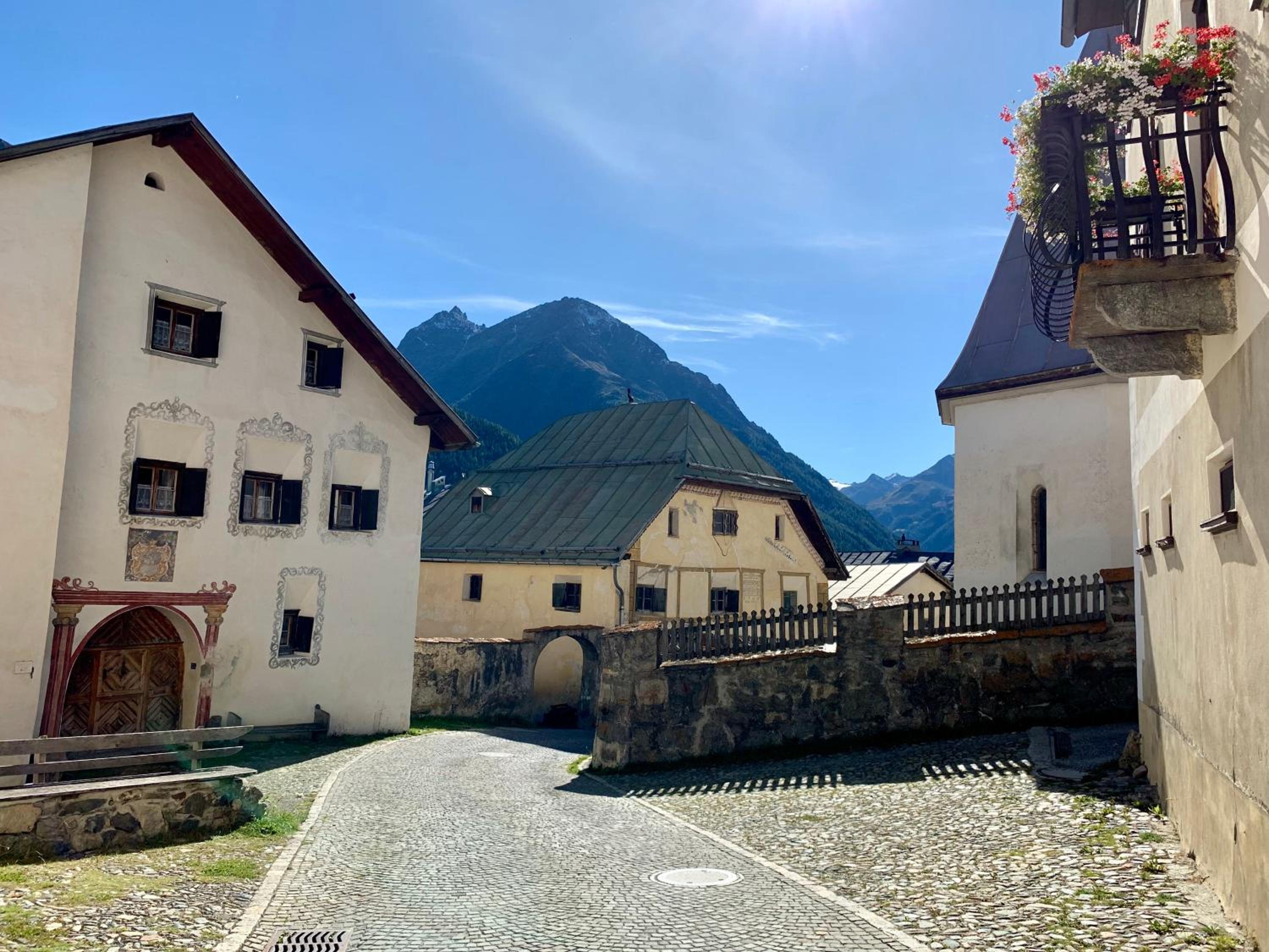 Engadin Holidays Chasa 32 1-6 Pers view 2