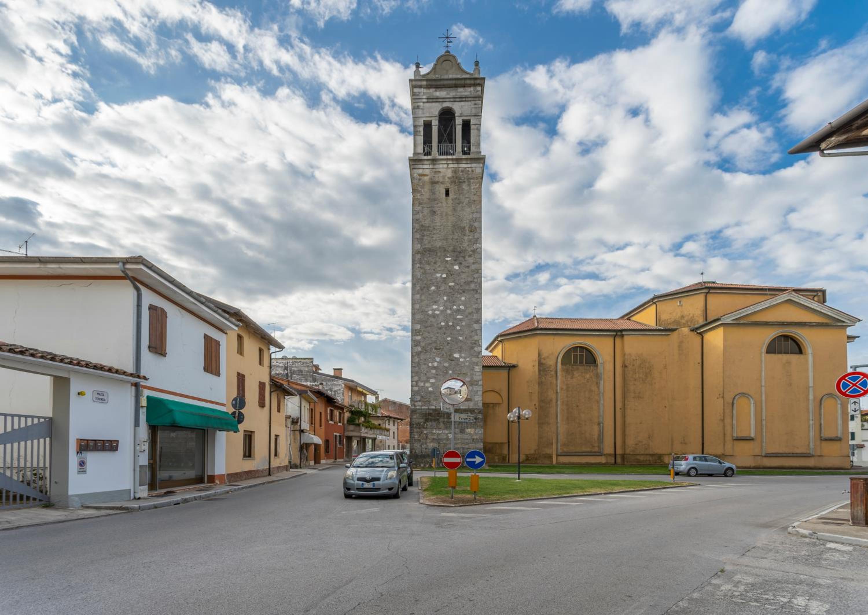 GuestHost - Casa di Dino Udine Terenzano view 3