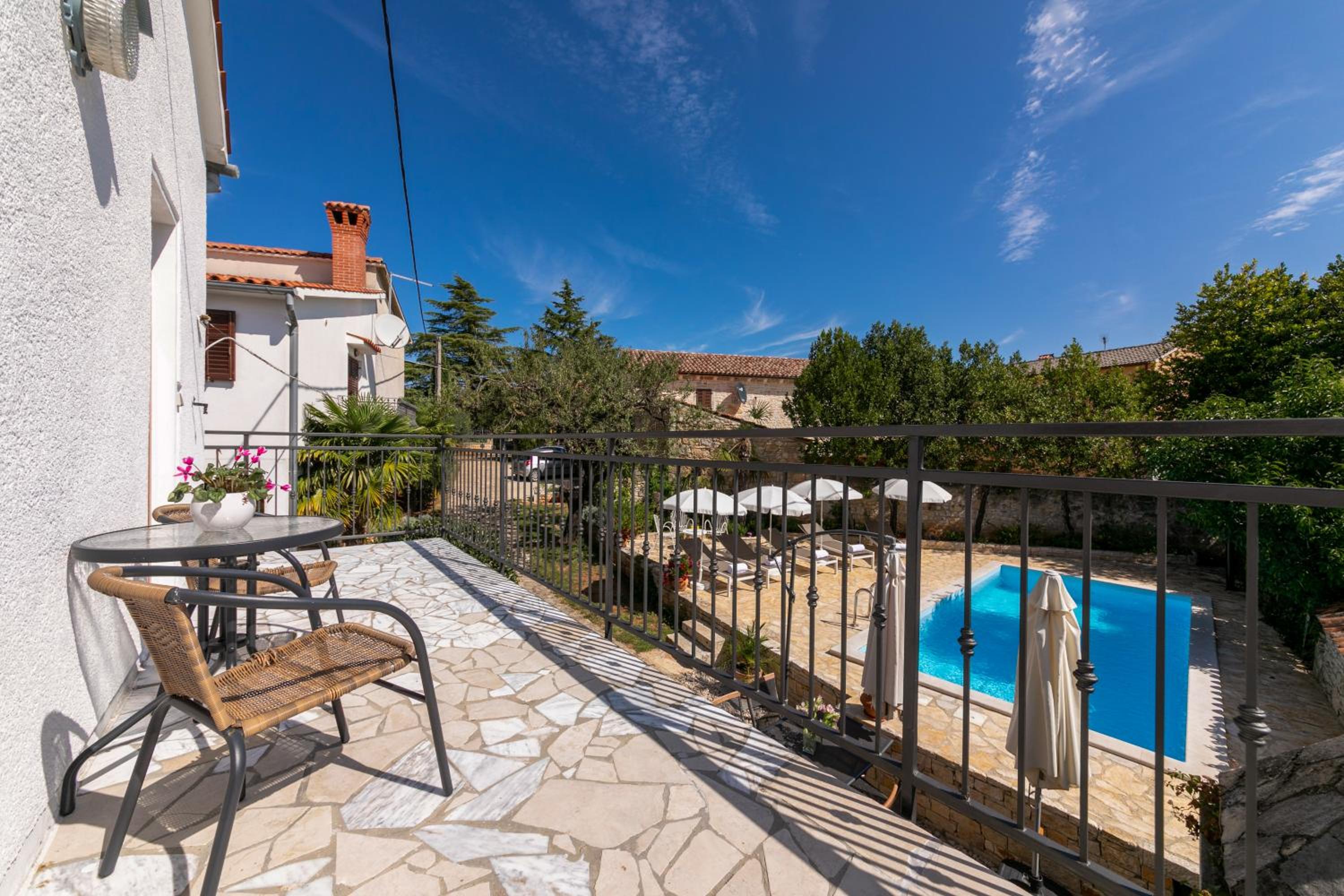 Villa Vito en Kaštelir — balance & terrace