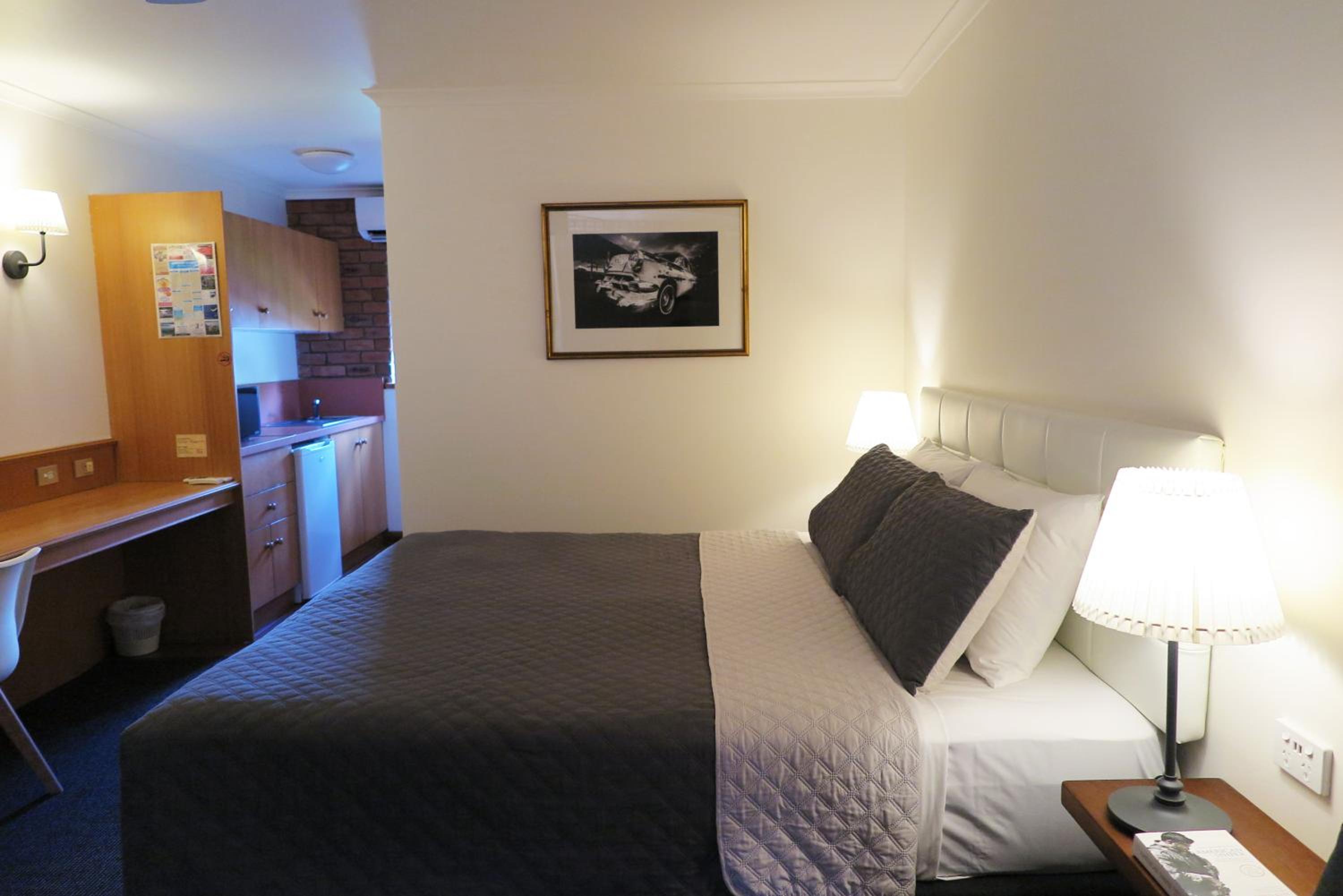 Summerhill Motor Inn