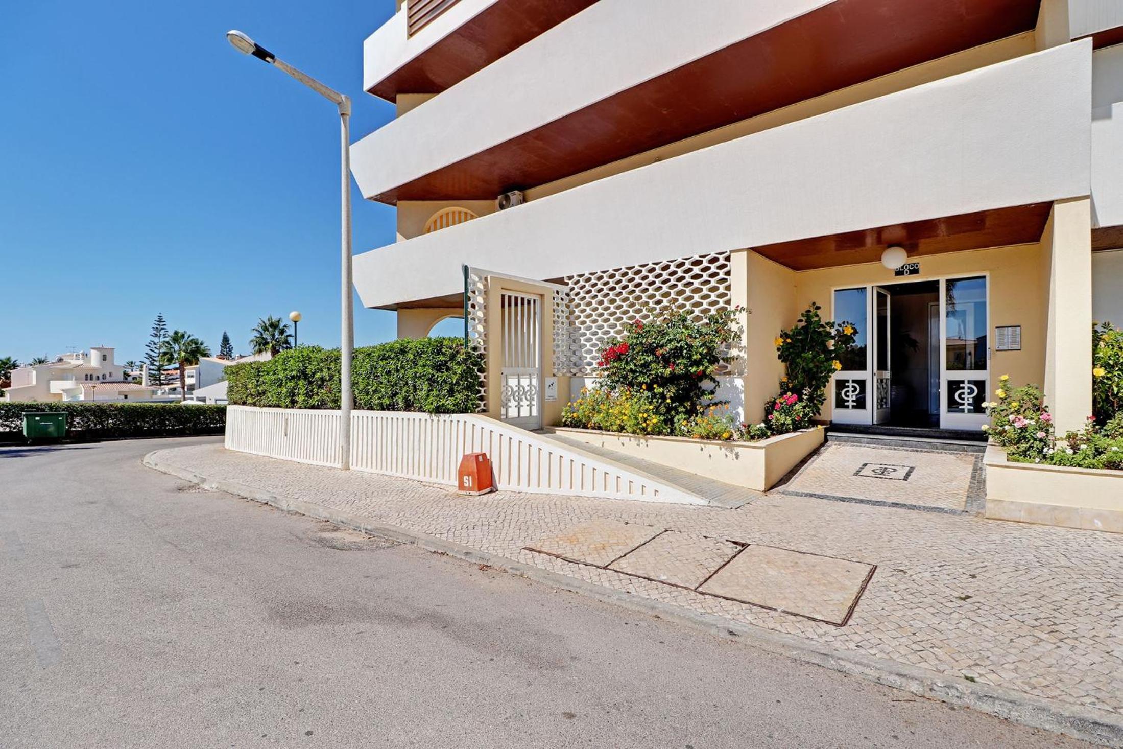 Albufeira Concept 1 with Pool by Homing view 4