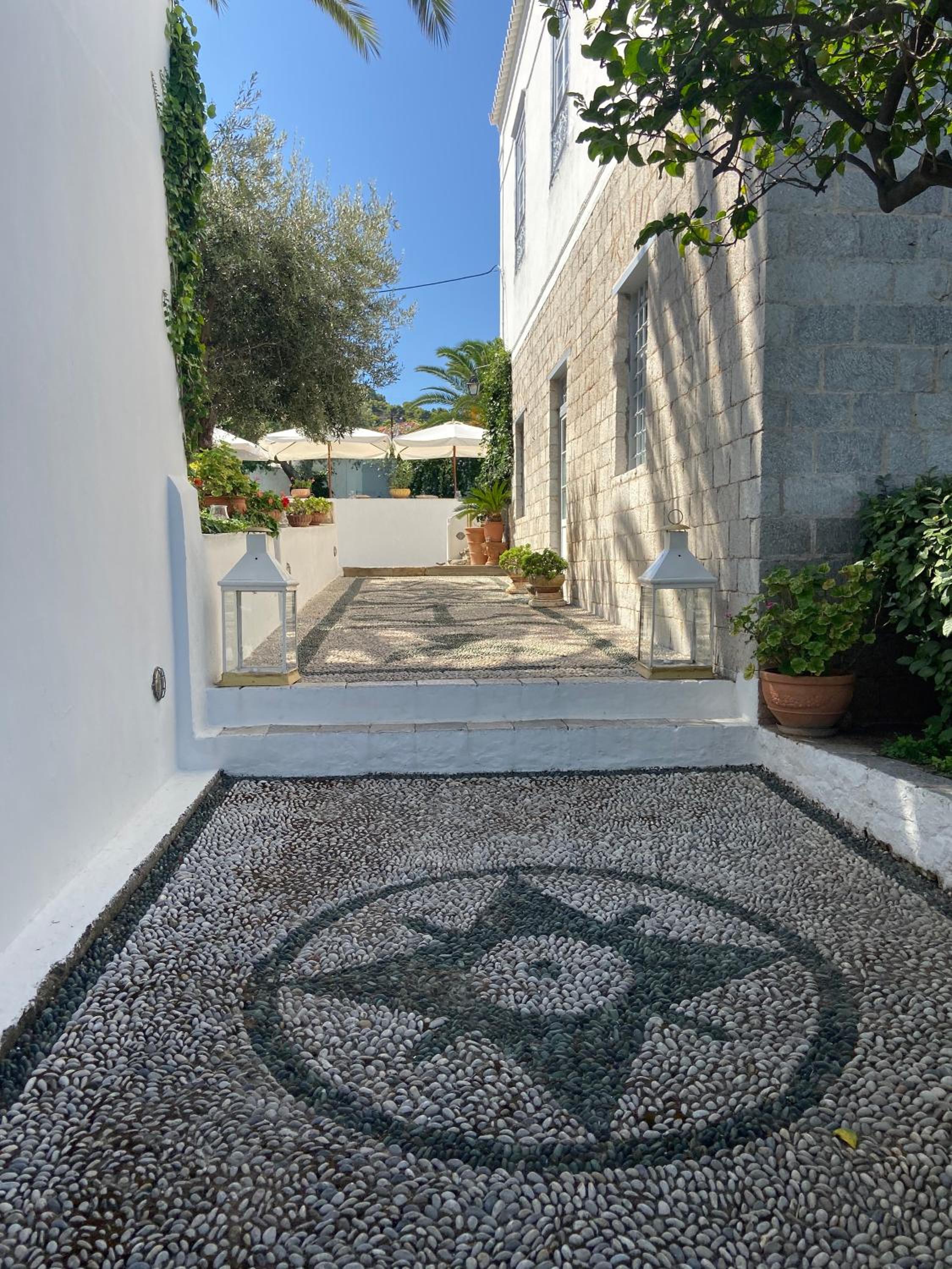 Hotel Economou Mansion - Image 1