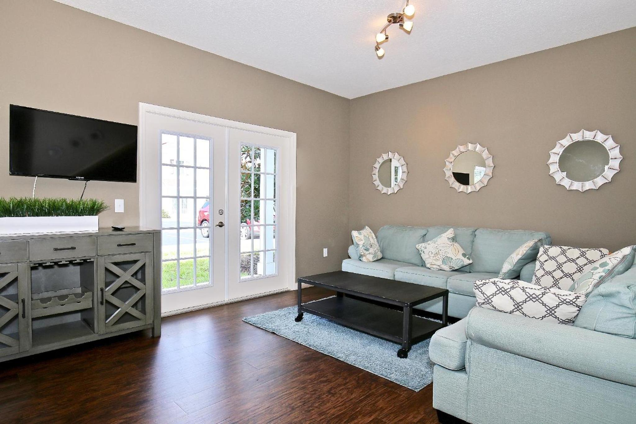 Amazing townhouse fits 10 in gated community 10 min to Disney! view 3