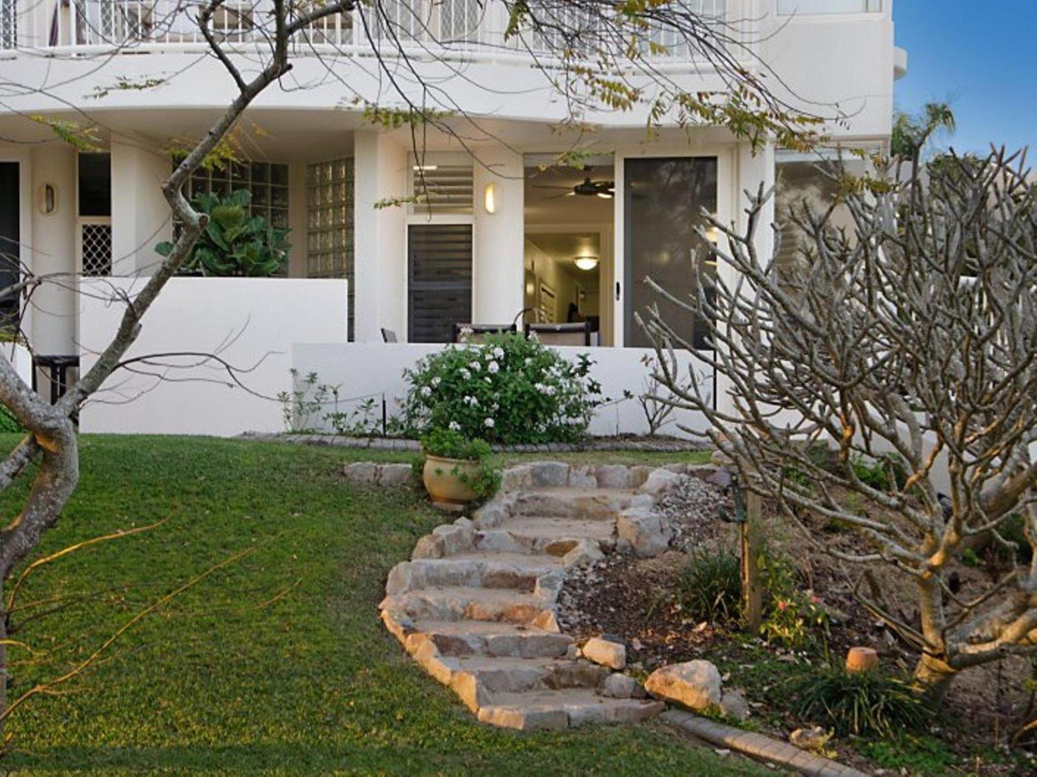 Mariner Cove 1 - Luxurious 2 BR on River by beach