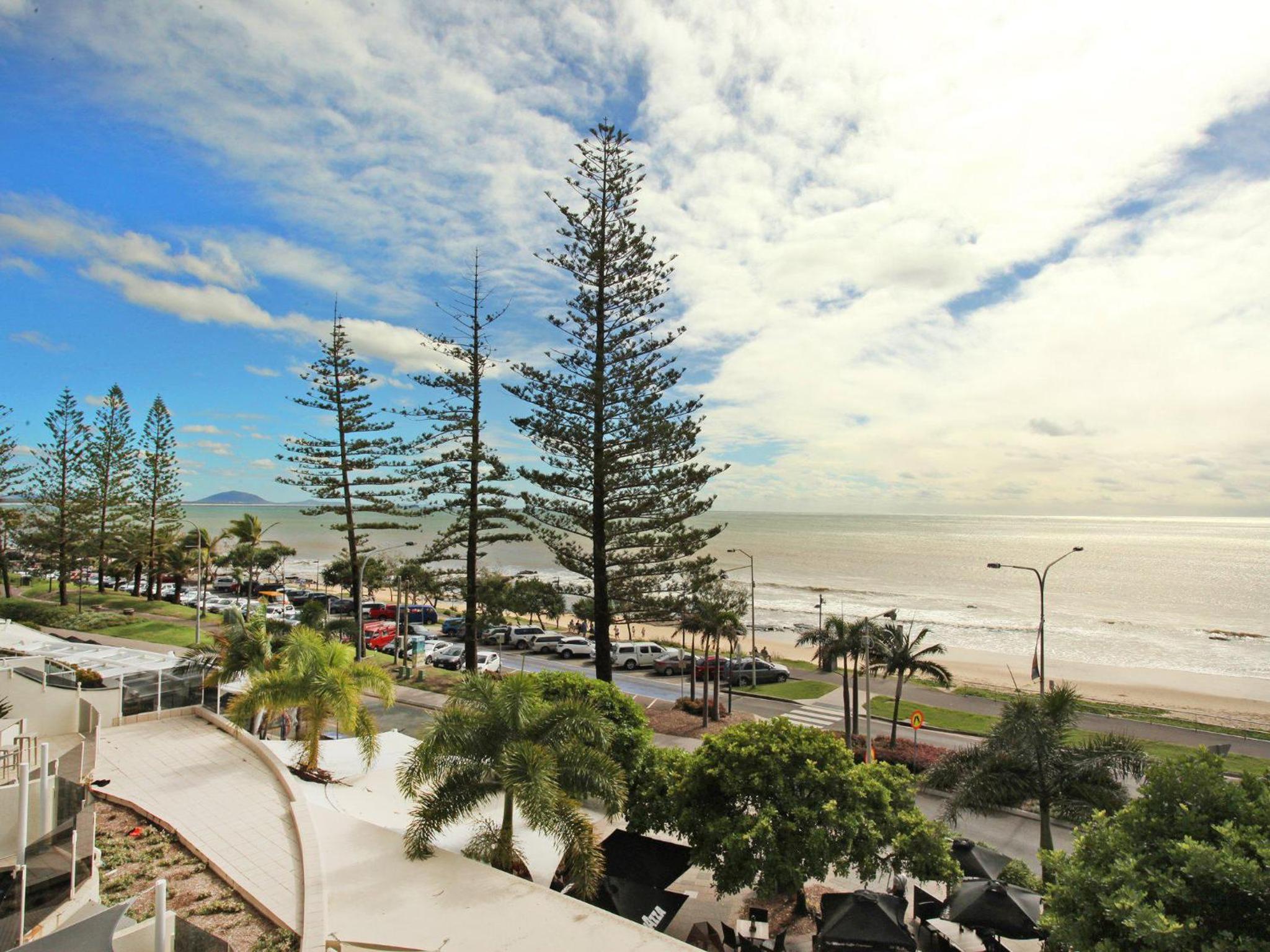 Zanzibar 404, Sensational 2 Bedroom Oceanview Apartment