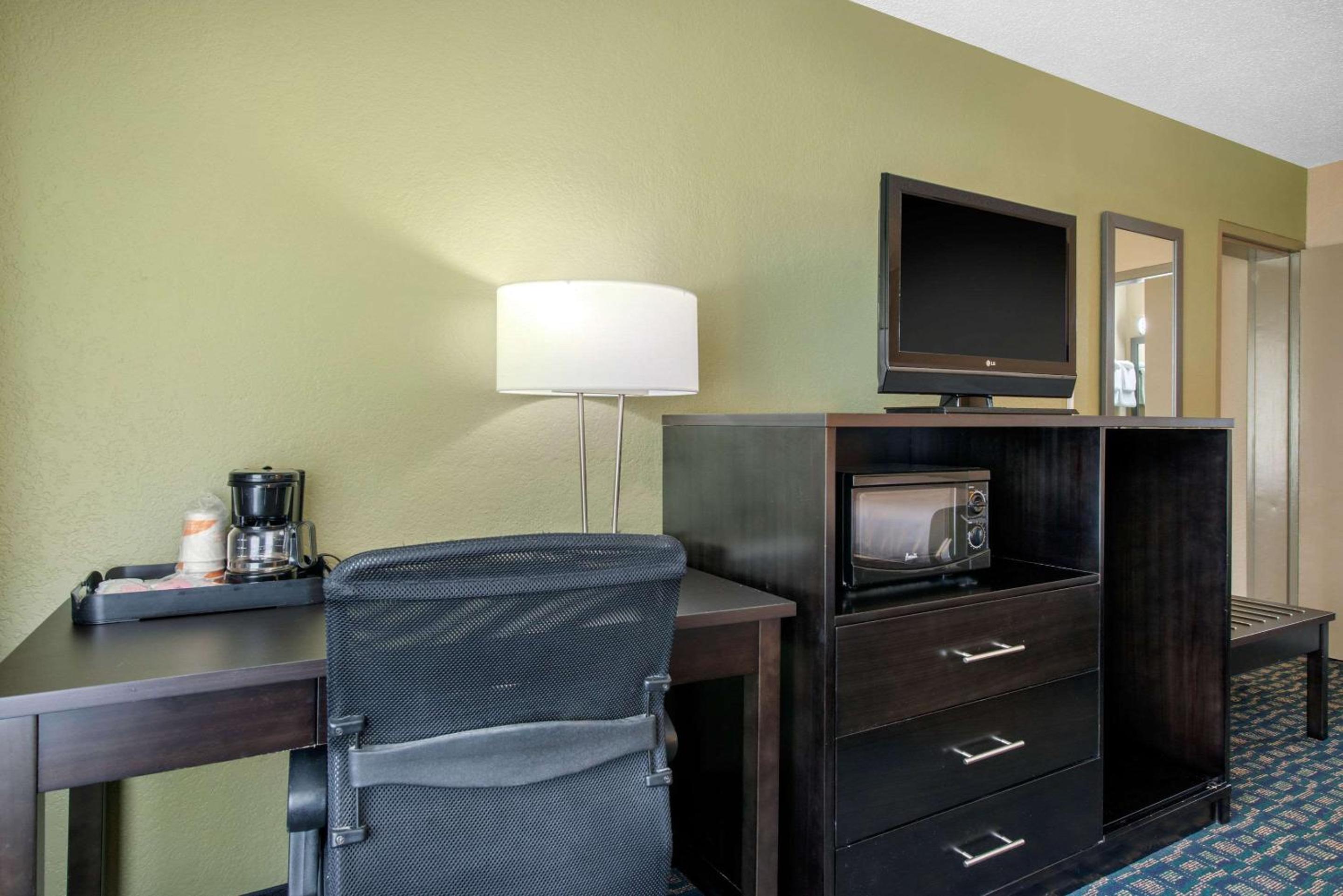 Miscellaneous Market Vacations - Quality Inn  Suites Brooksville I-75-Dade City - Property Image 3