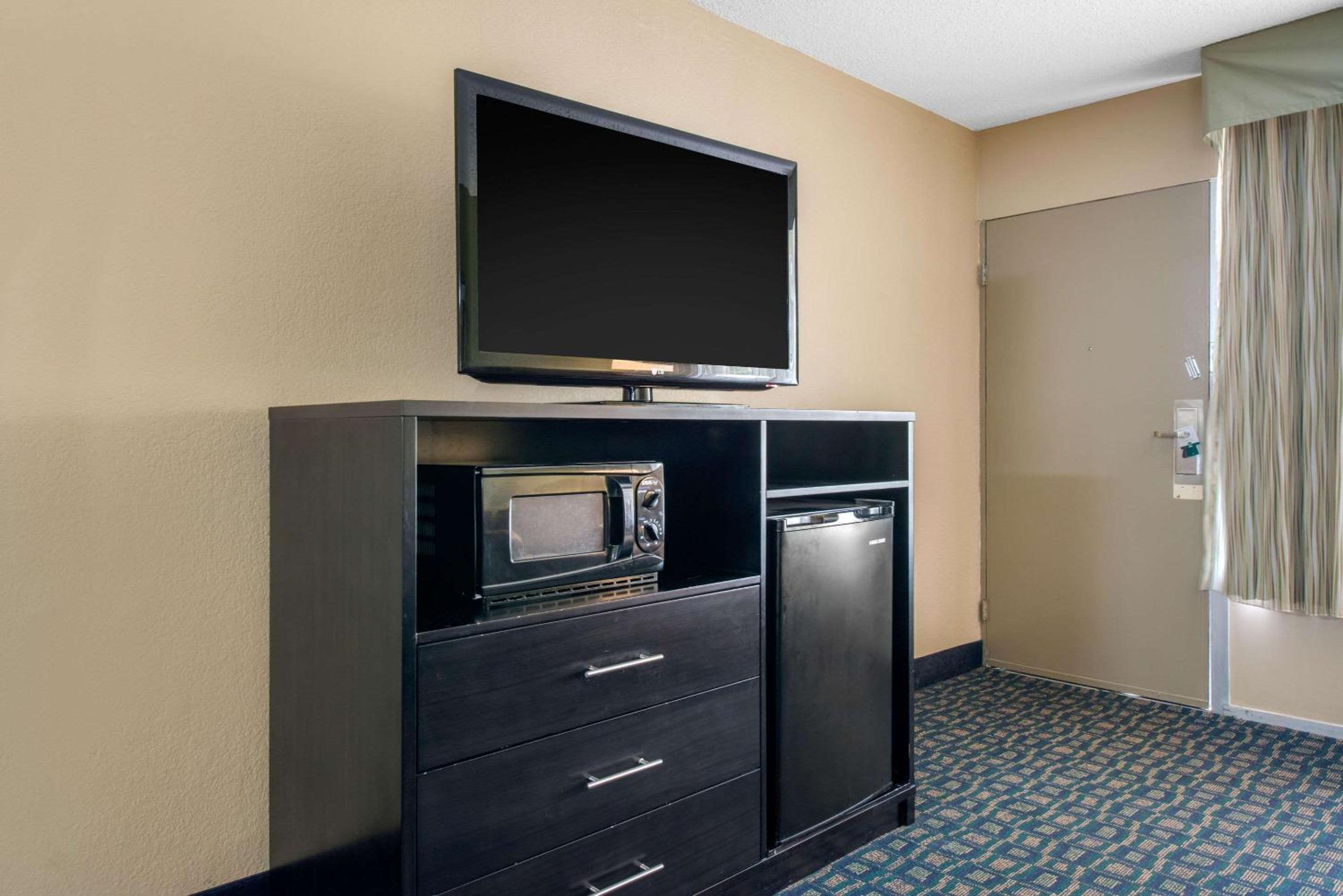 Miscellaneous Market Vacations - Quality Inn  Suites Brooksville I-75-Dade City - Property Image 4