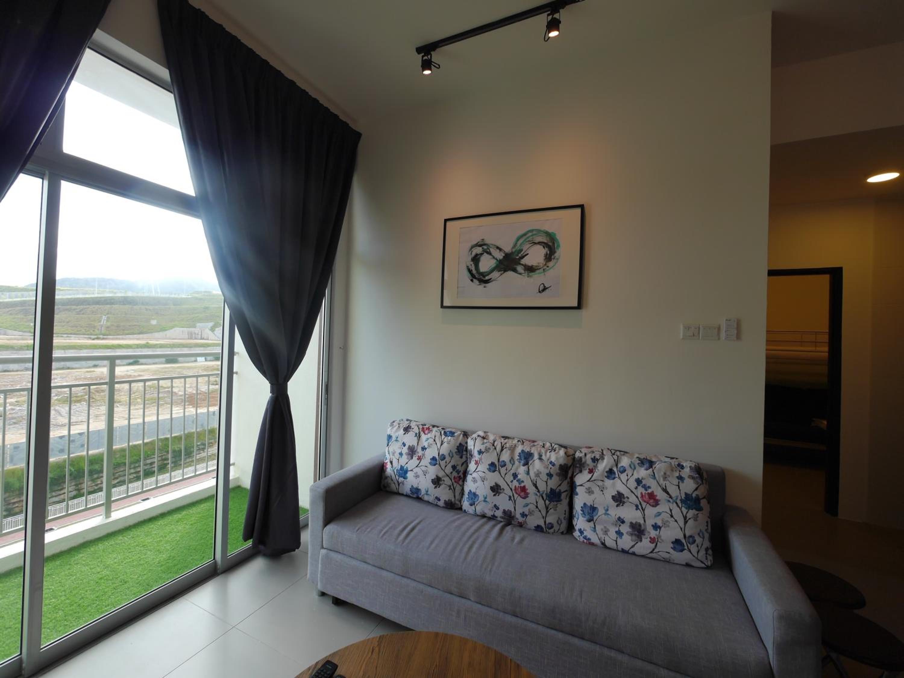 Play Residence at Golden Hills view 3