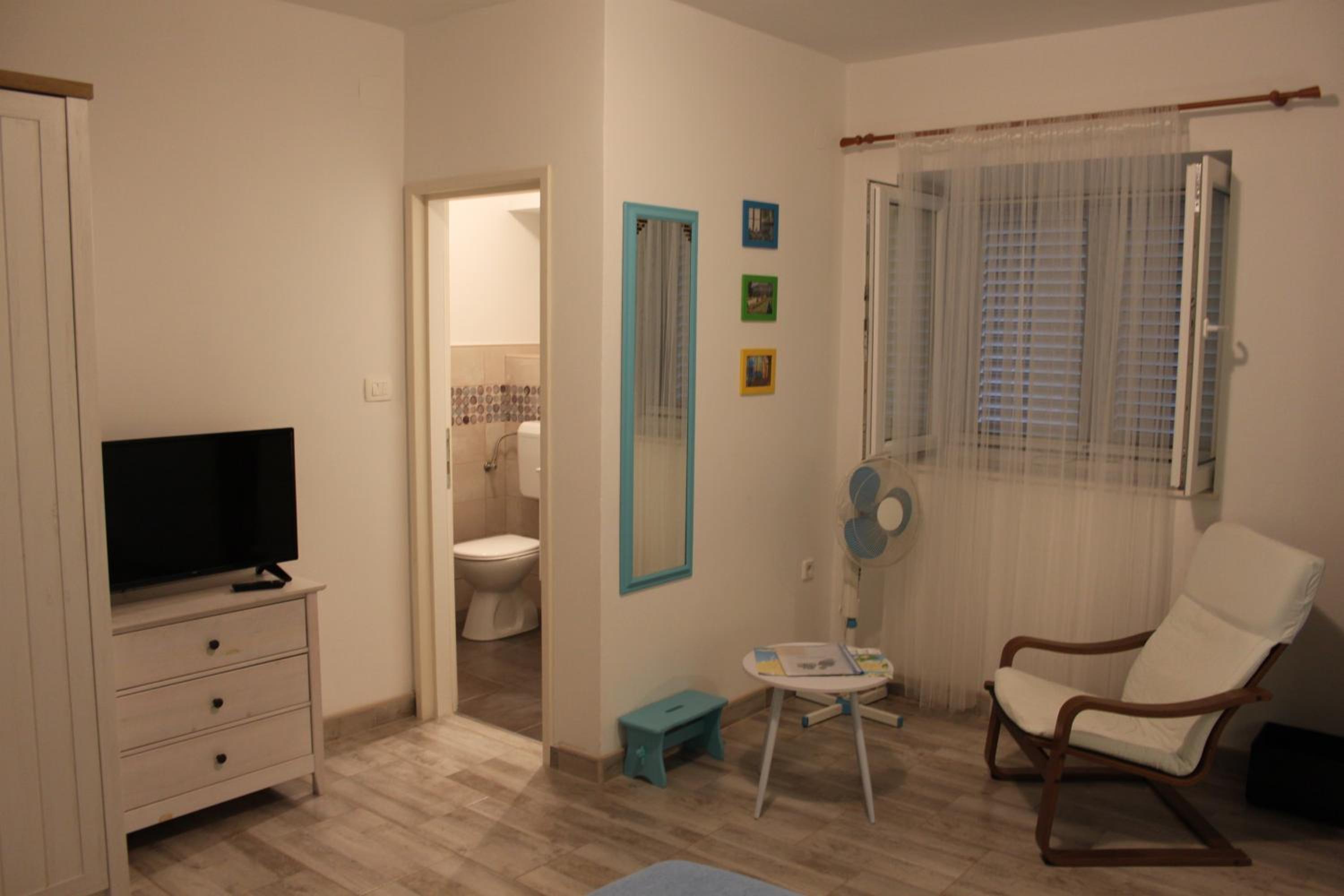Photo 9