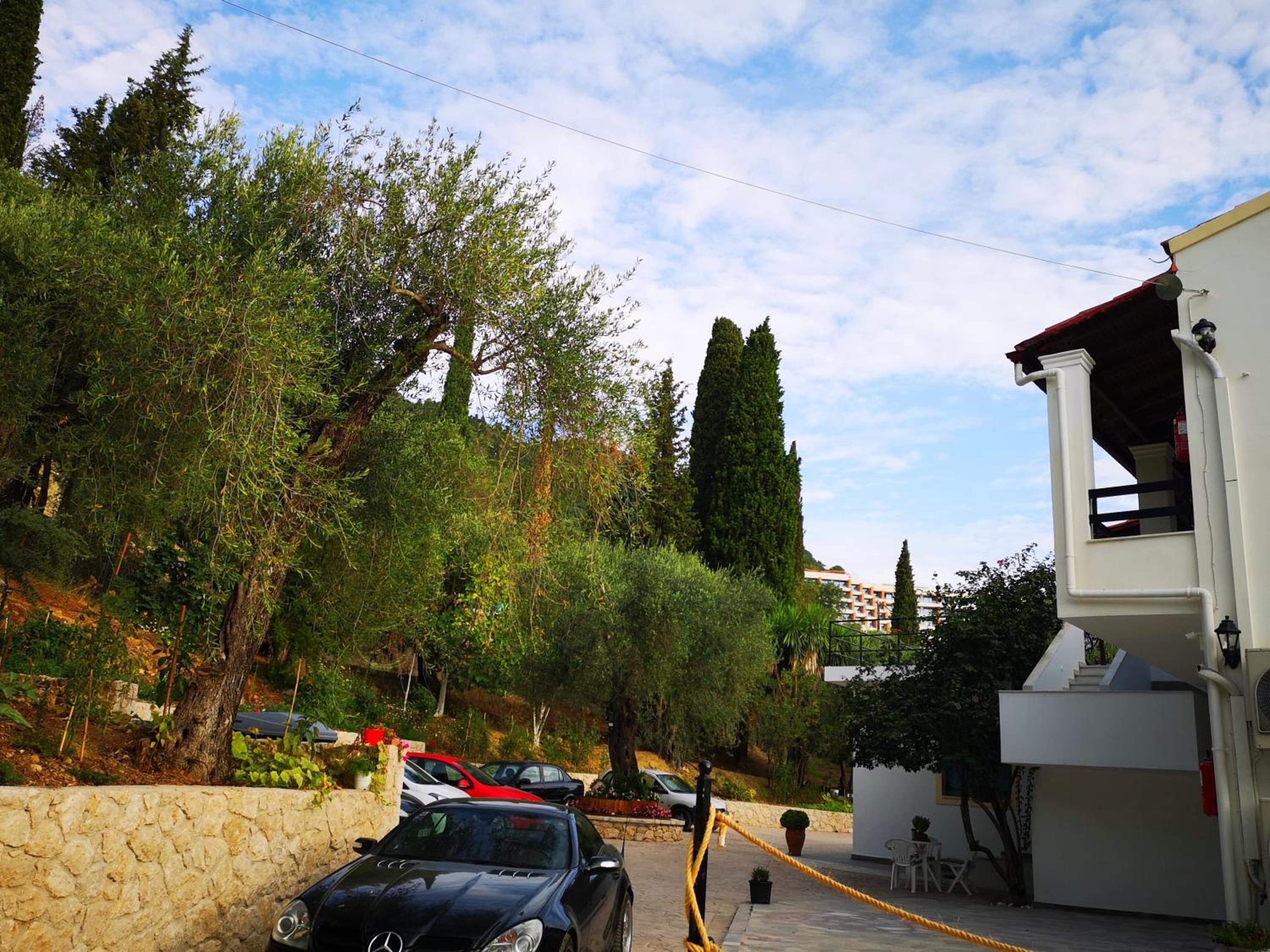 Nikoli Apartments
