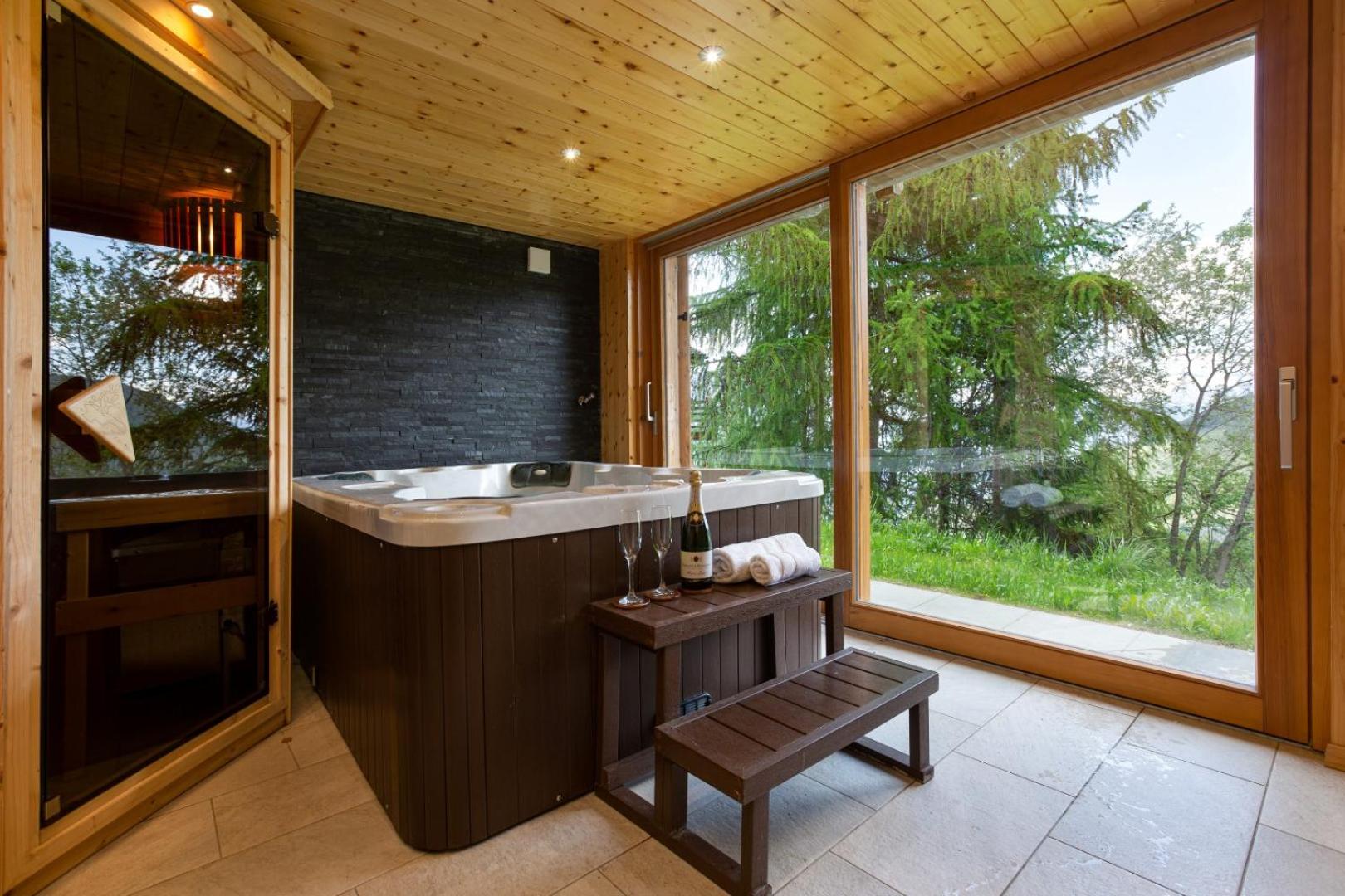 Hotel Jacuzzi & Sauna | Chalet Teremok - Image 1