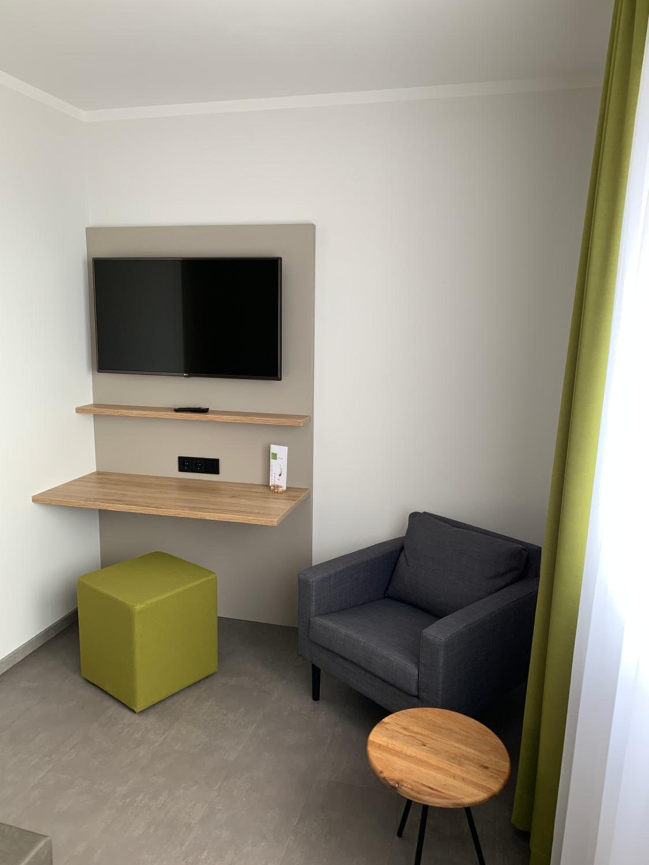 Weingut Bugner Meizelhof en Klein-Winternheim — hotel room
