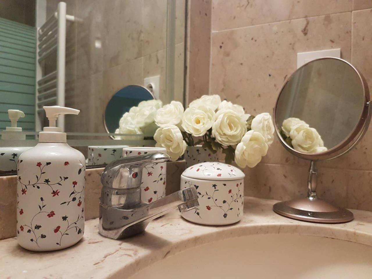 Lux Studio garden and swimming pool photo 3