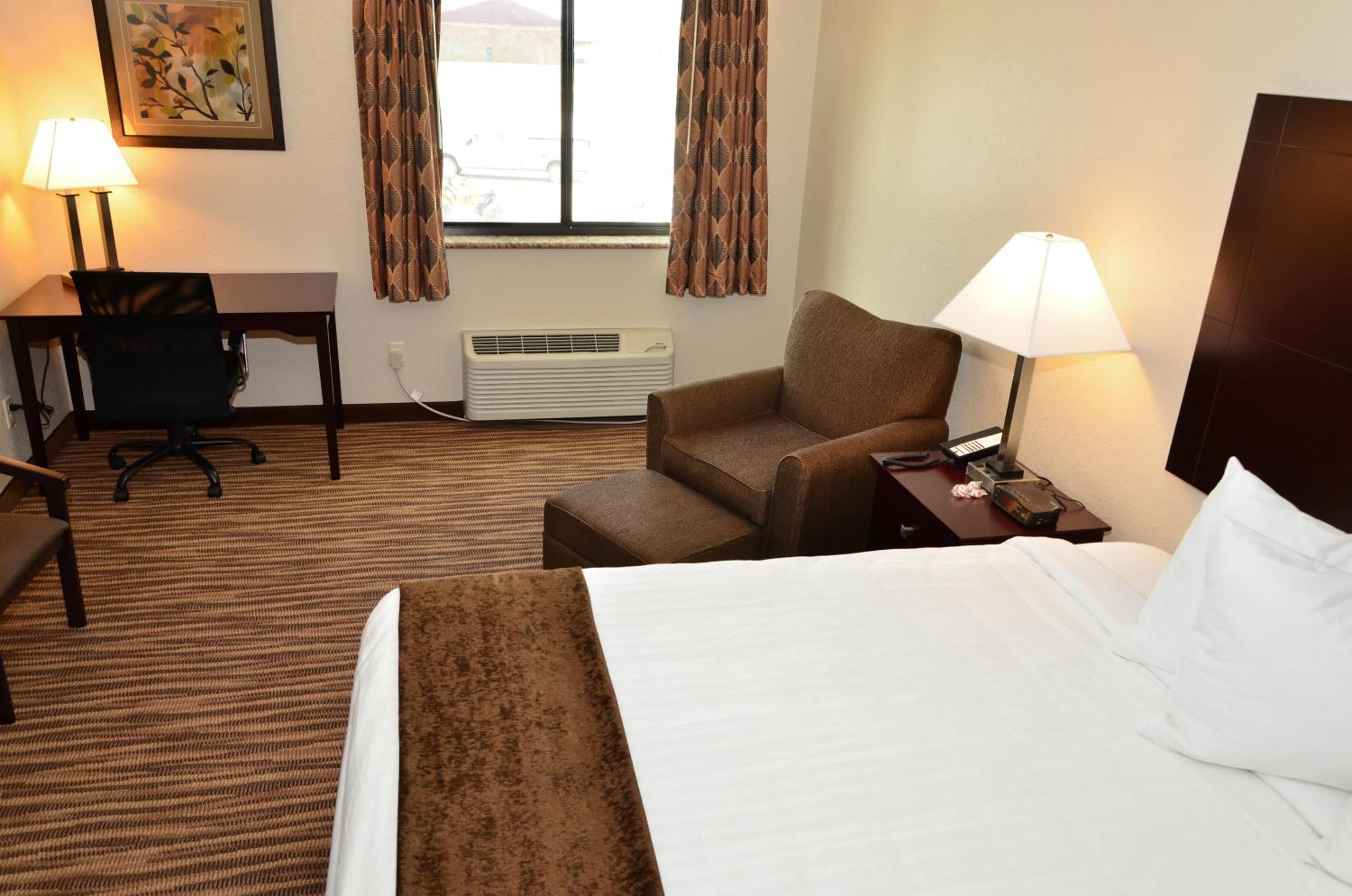 Cobblestone Inn & Suites - Clarion