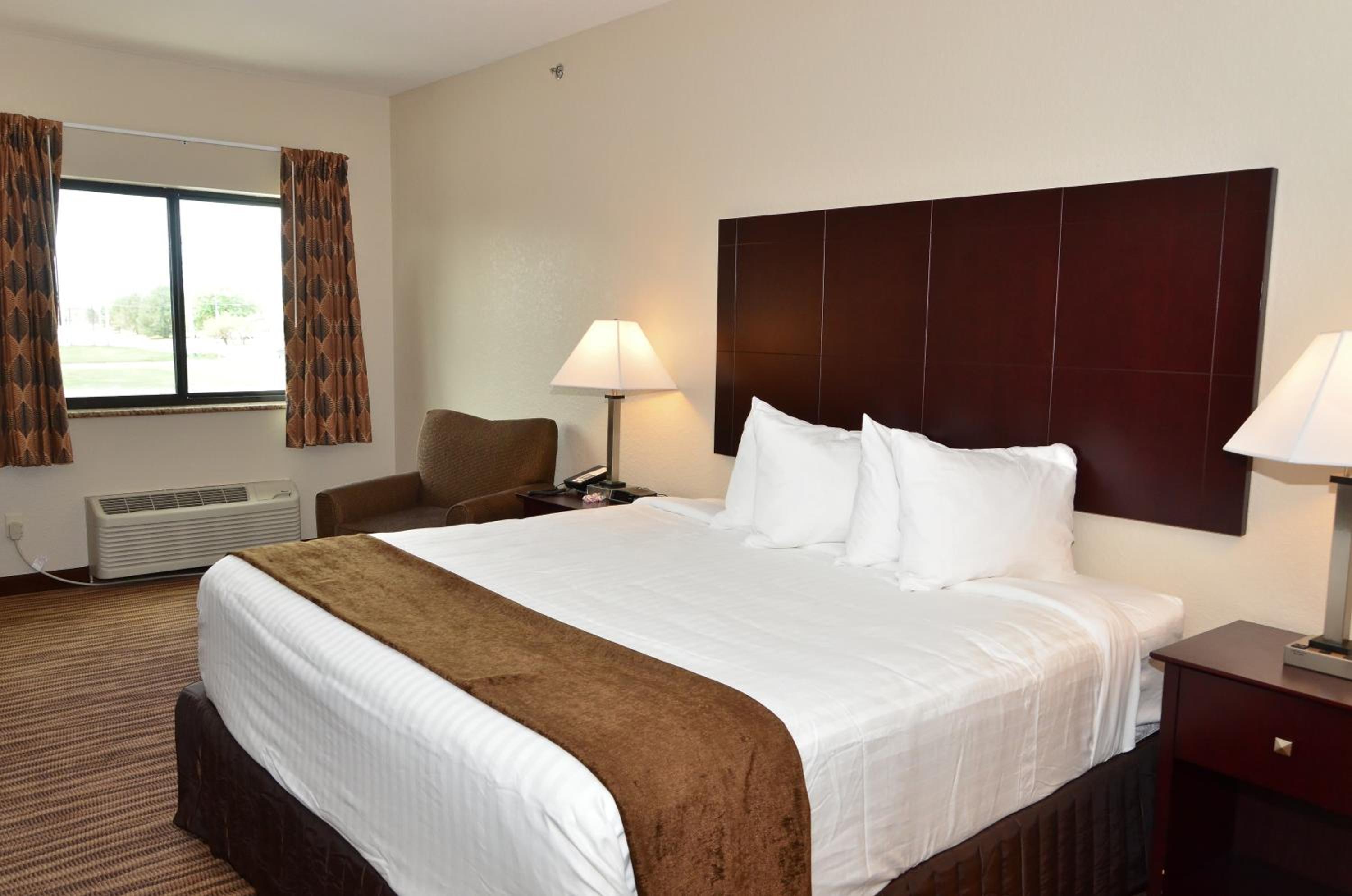 Cobblestone Inn & Suites - Clarion
