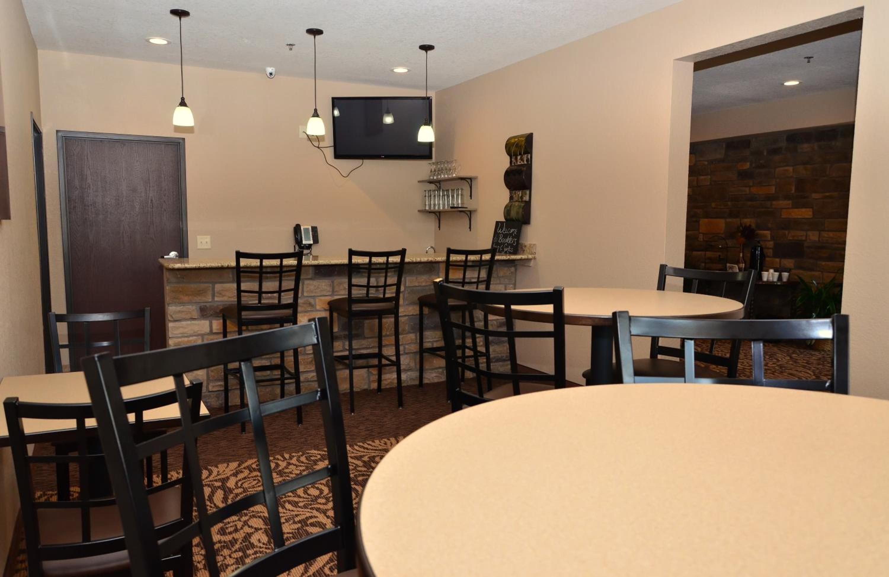Cobblestone Inn & Suites - Clarion