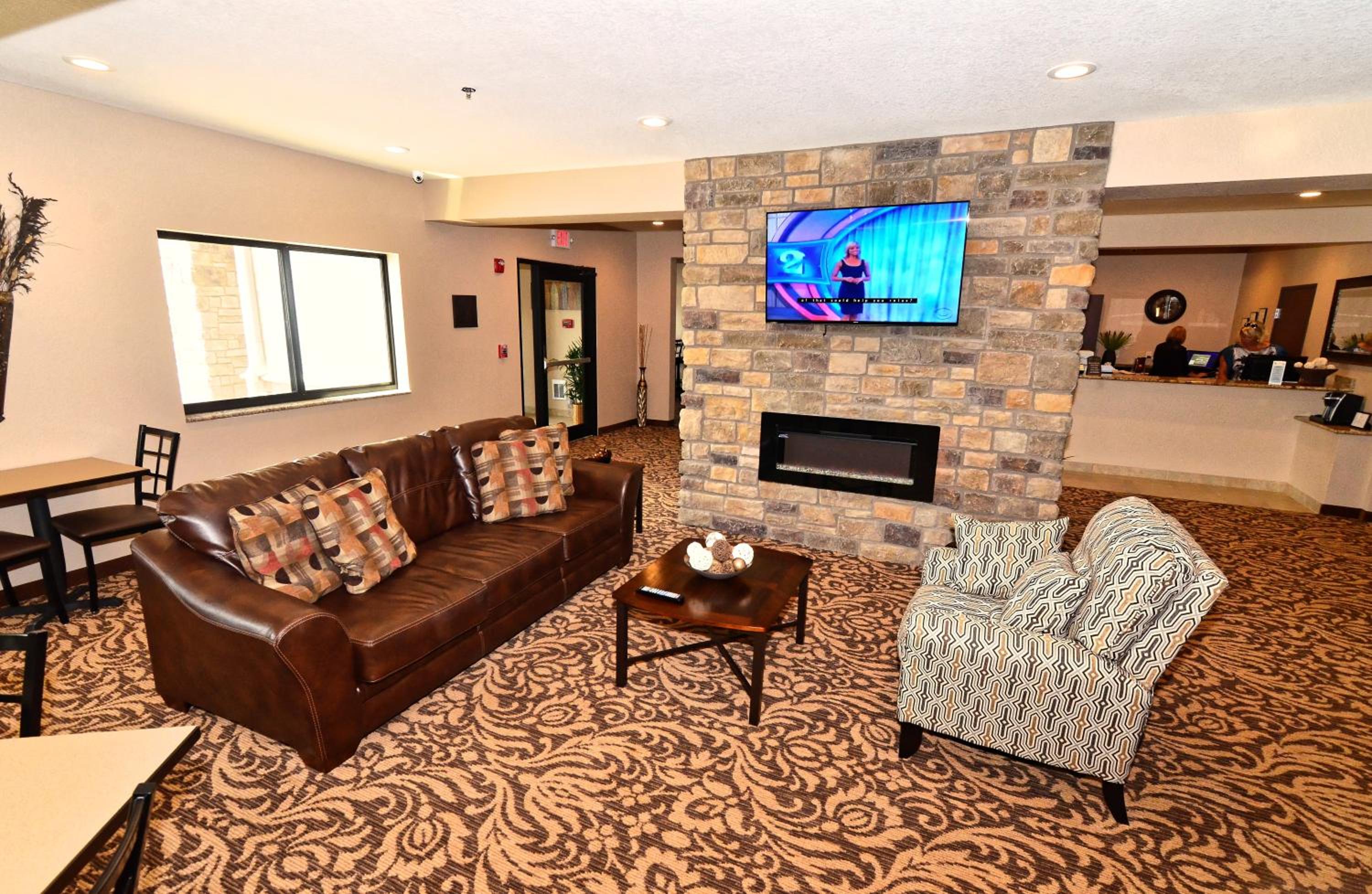 Cobblestone Inn & Suites - Clarion