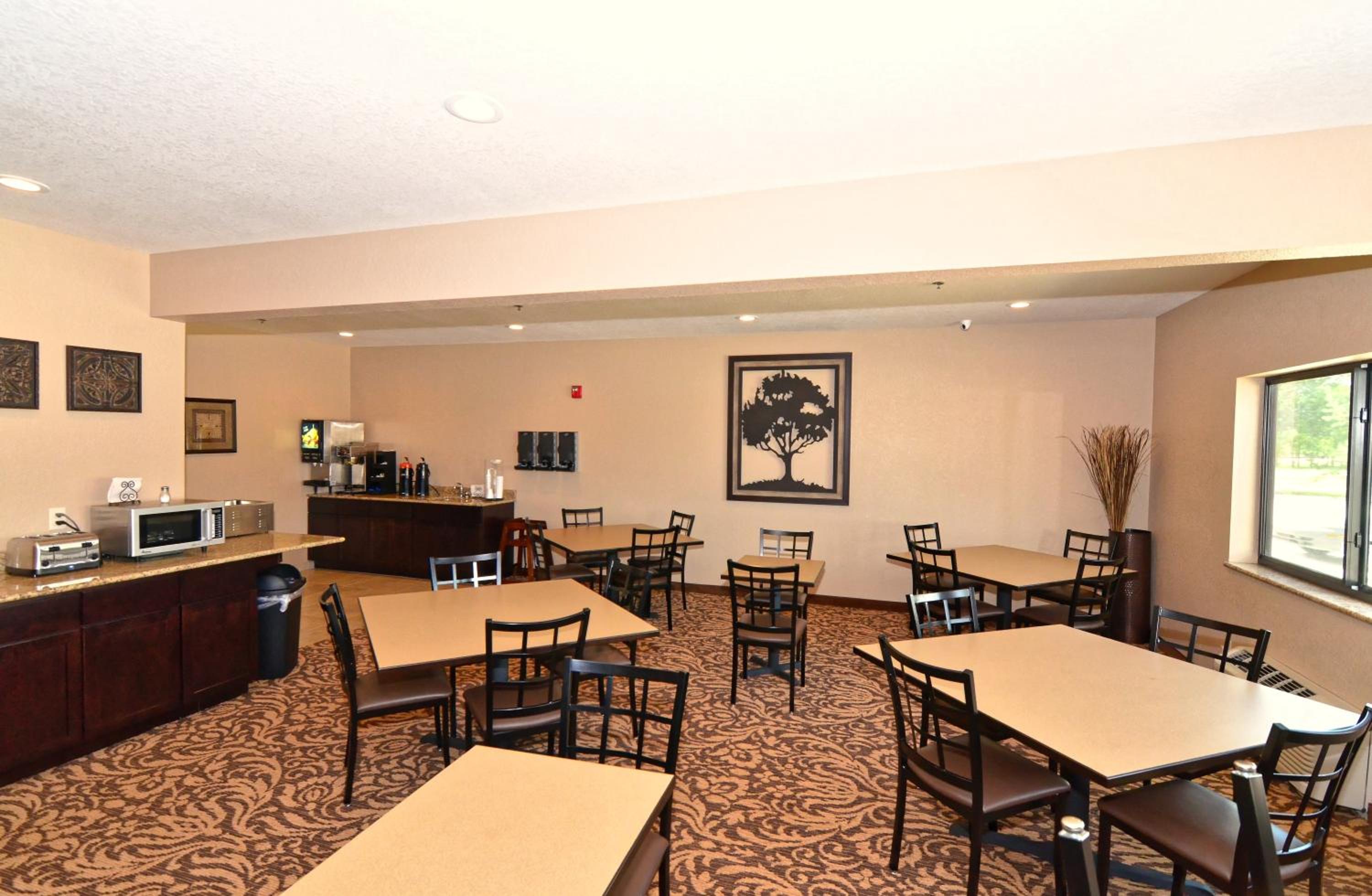 Cobblestone Inn & Suites - Clarion