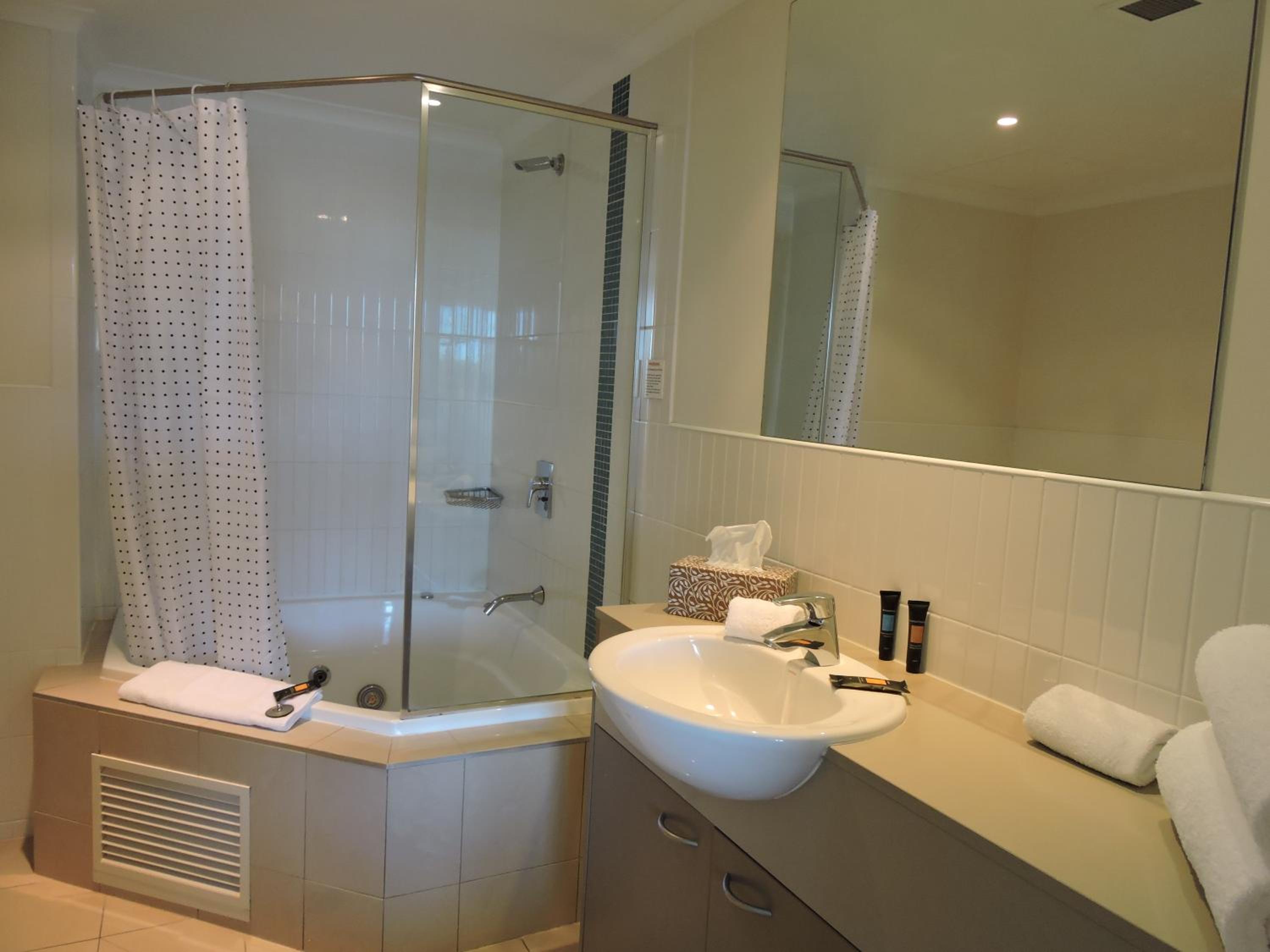 BASE Holidays - Ettalong Beach Premium Apartments