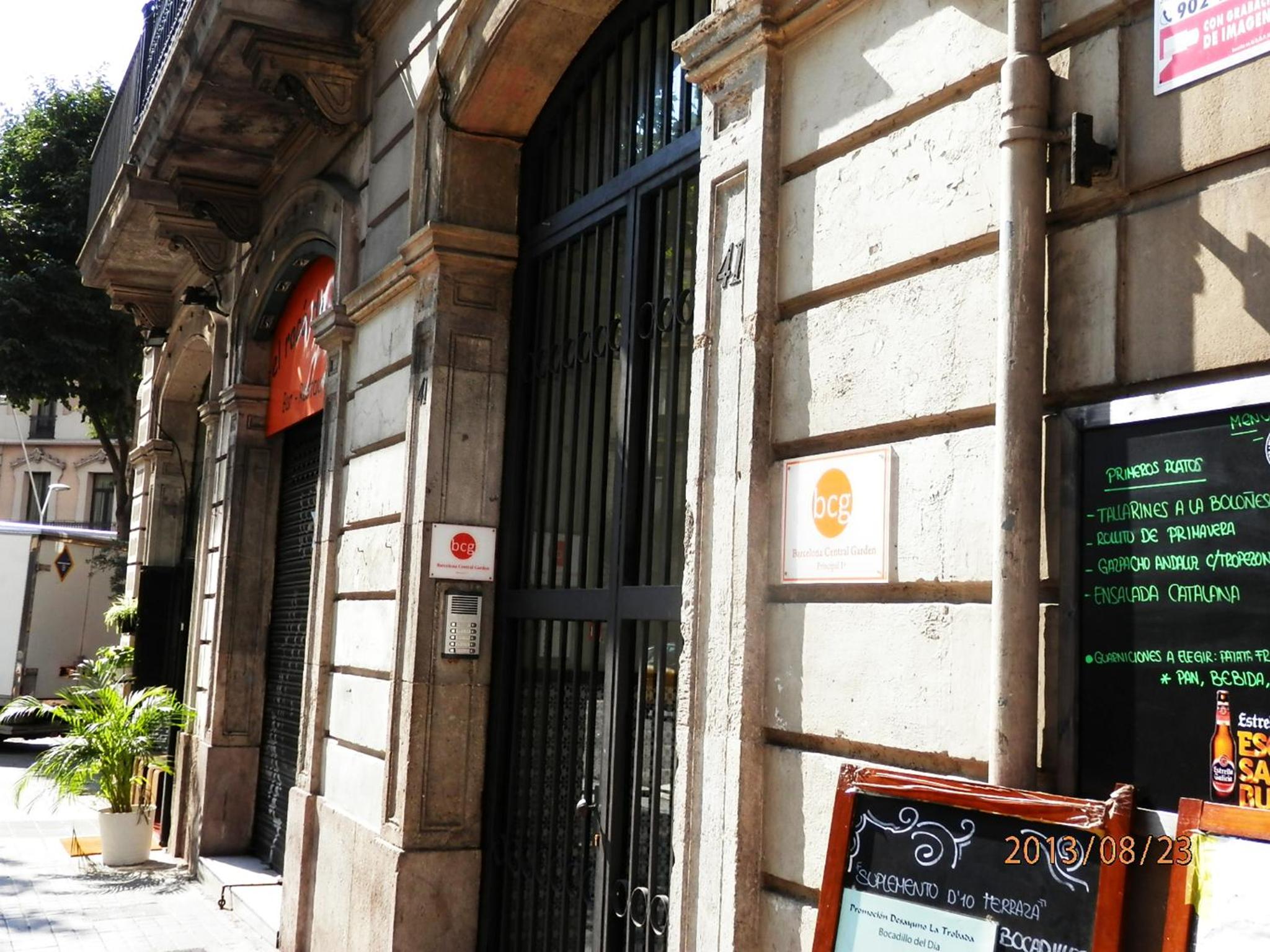 Barcelona Central Garden Hostal