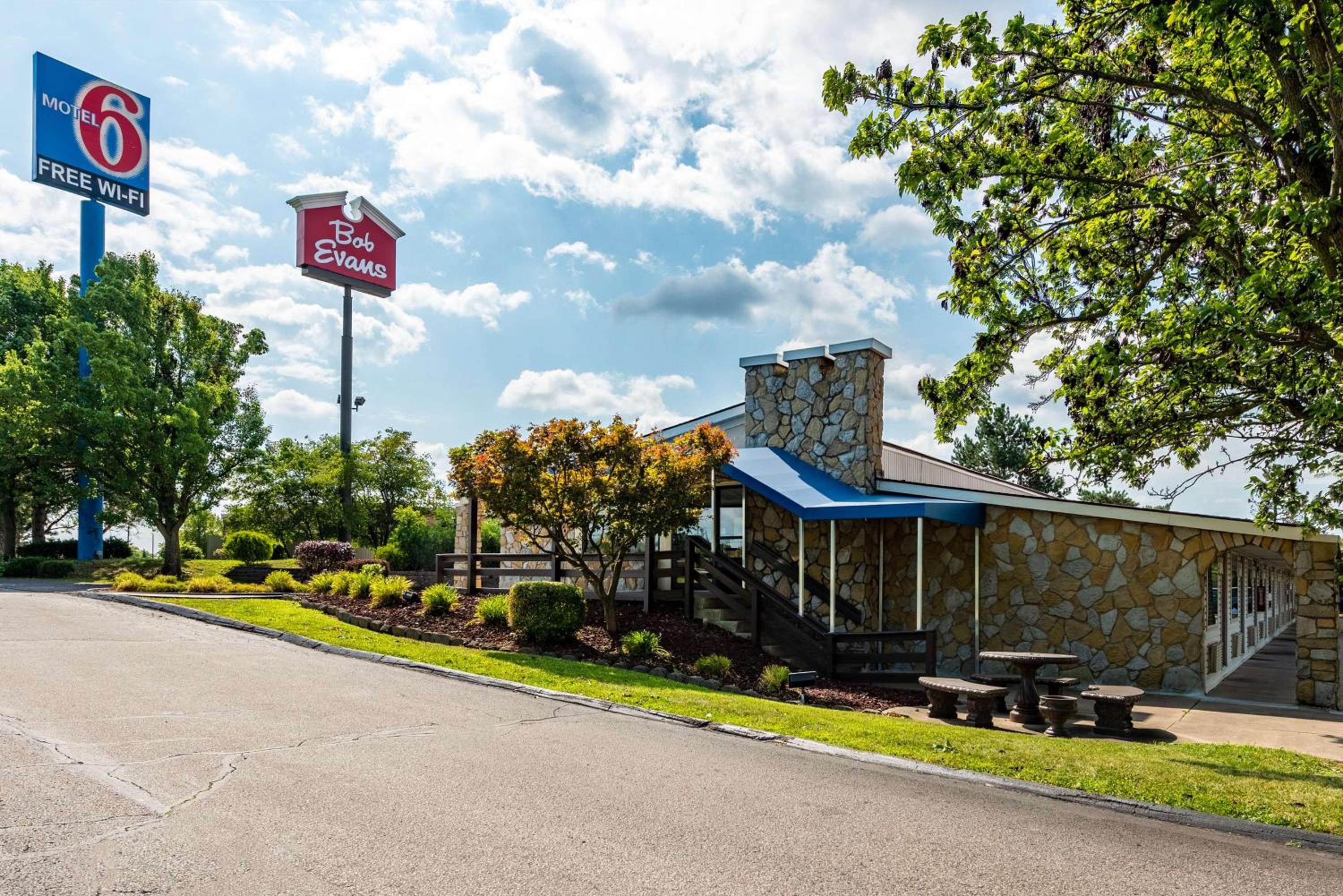 Motel 6-Mansfield, OH view 4