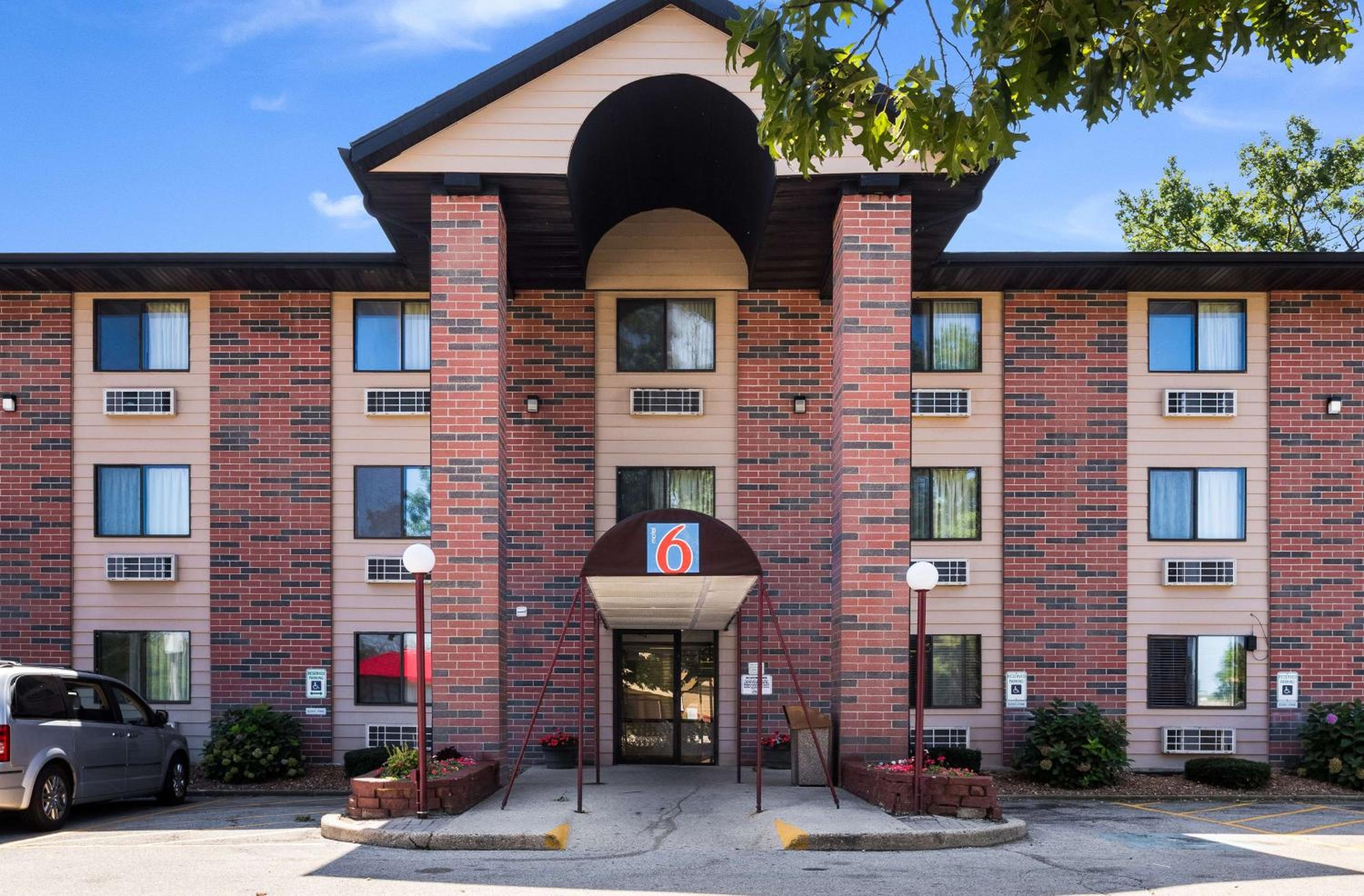 Hotel Motel 6-Prospect Heights, IL - Image 1