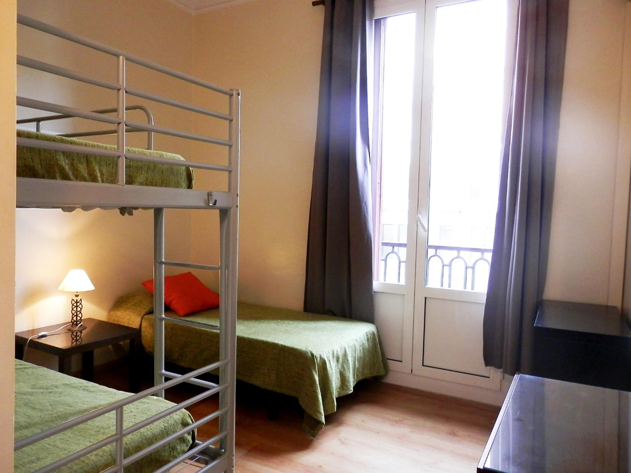 Barcelona Central Garden Hostal