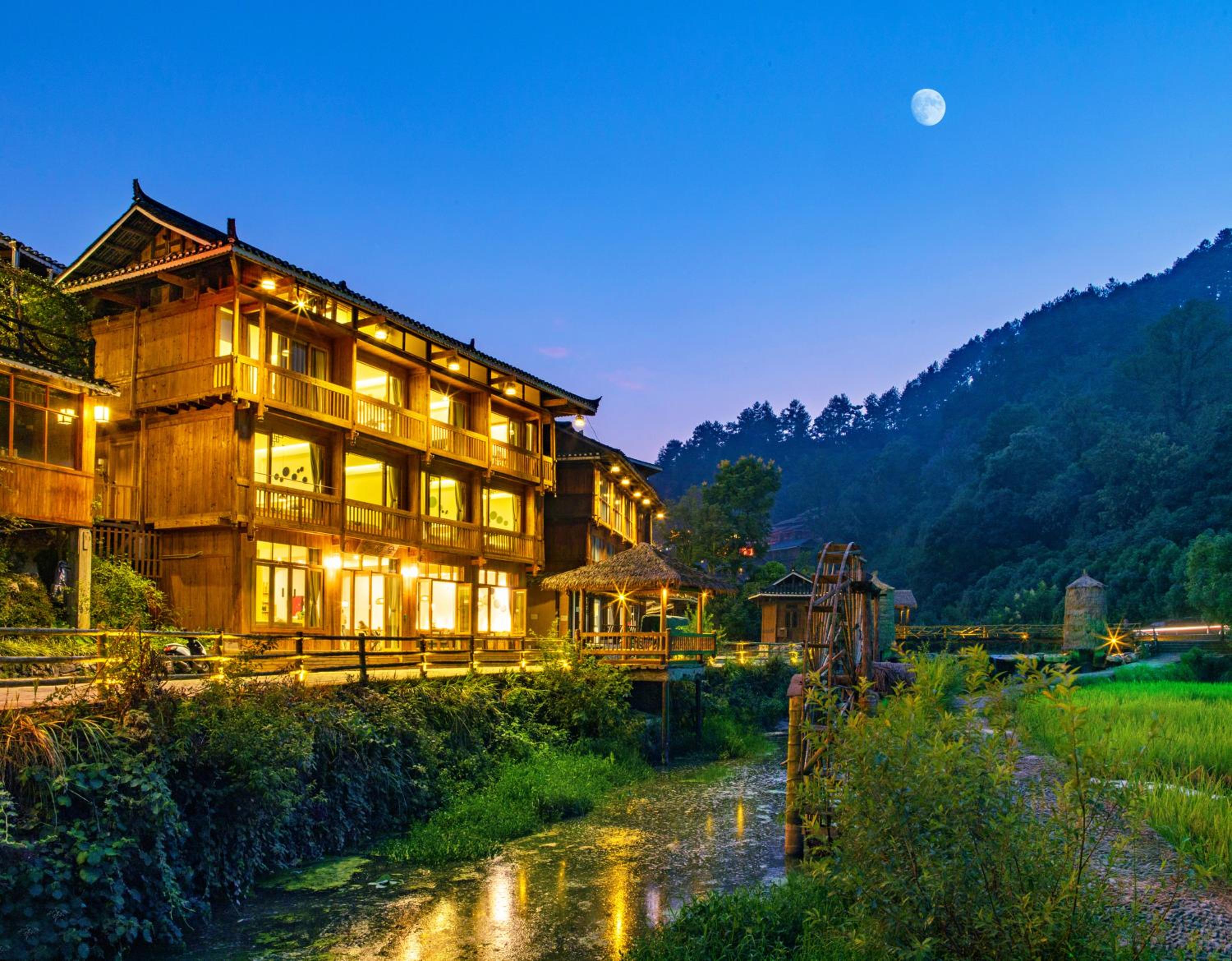 Zhaoxing W Lodge