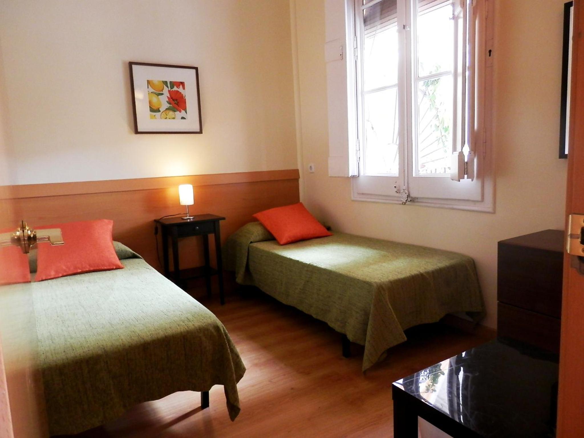 Barcelona Central Garden Hostal