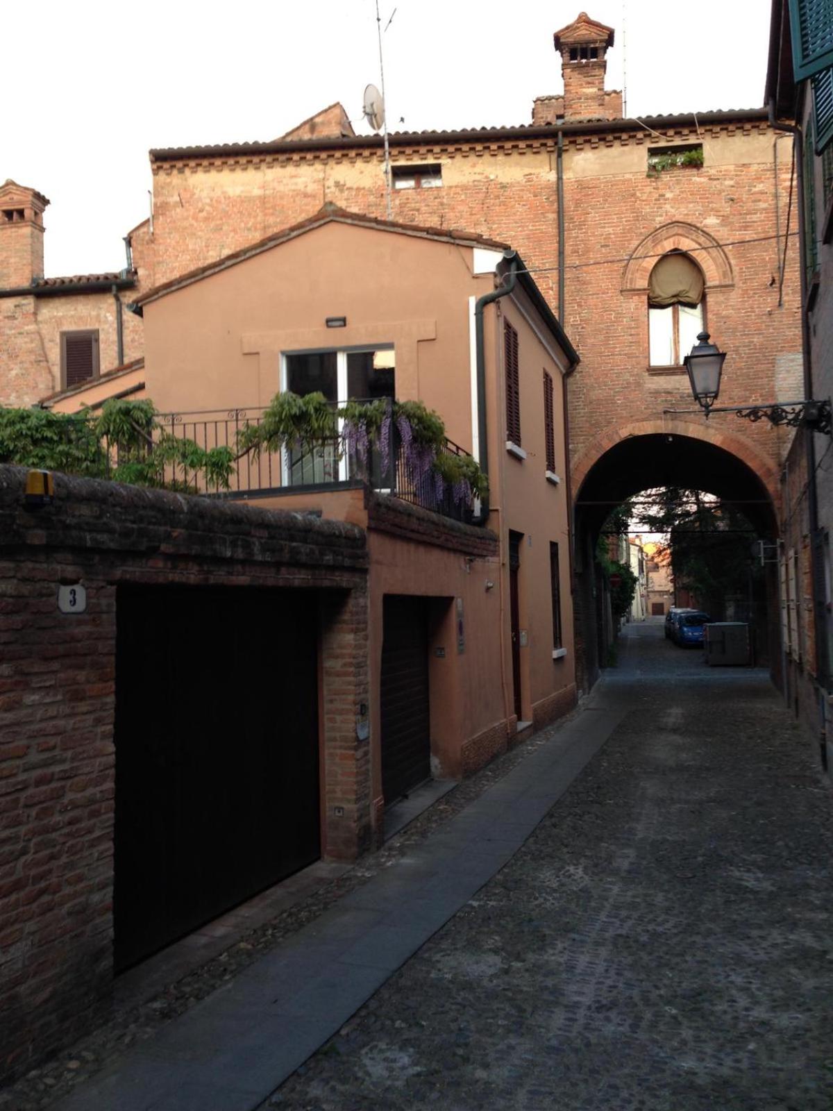 GuestHost - Ferrara Casa dell'Archivòlto con Garage