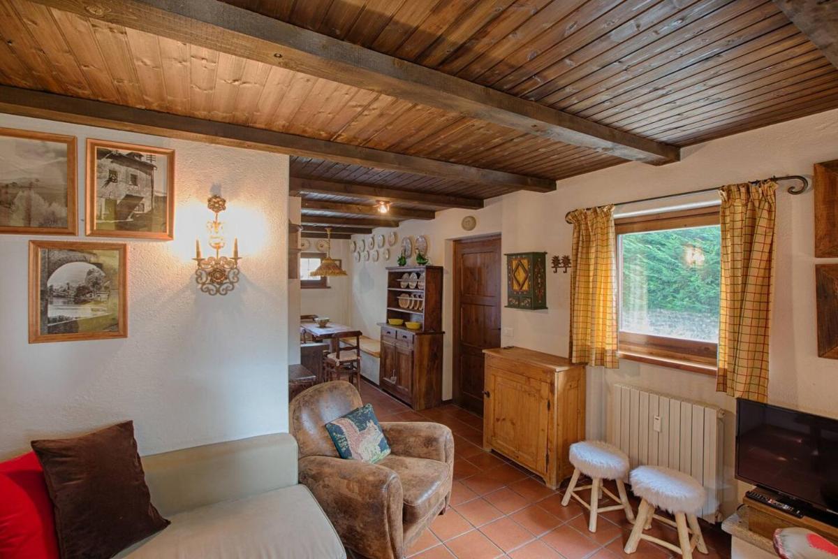 ALTIDO Idyllic Flat for 7 with Free Parking Close to Ski Lift view 5