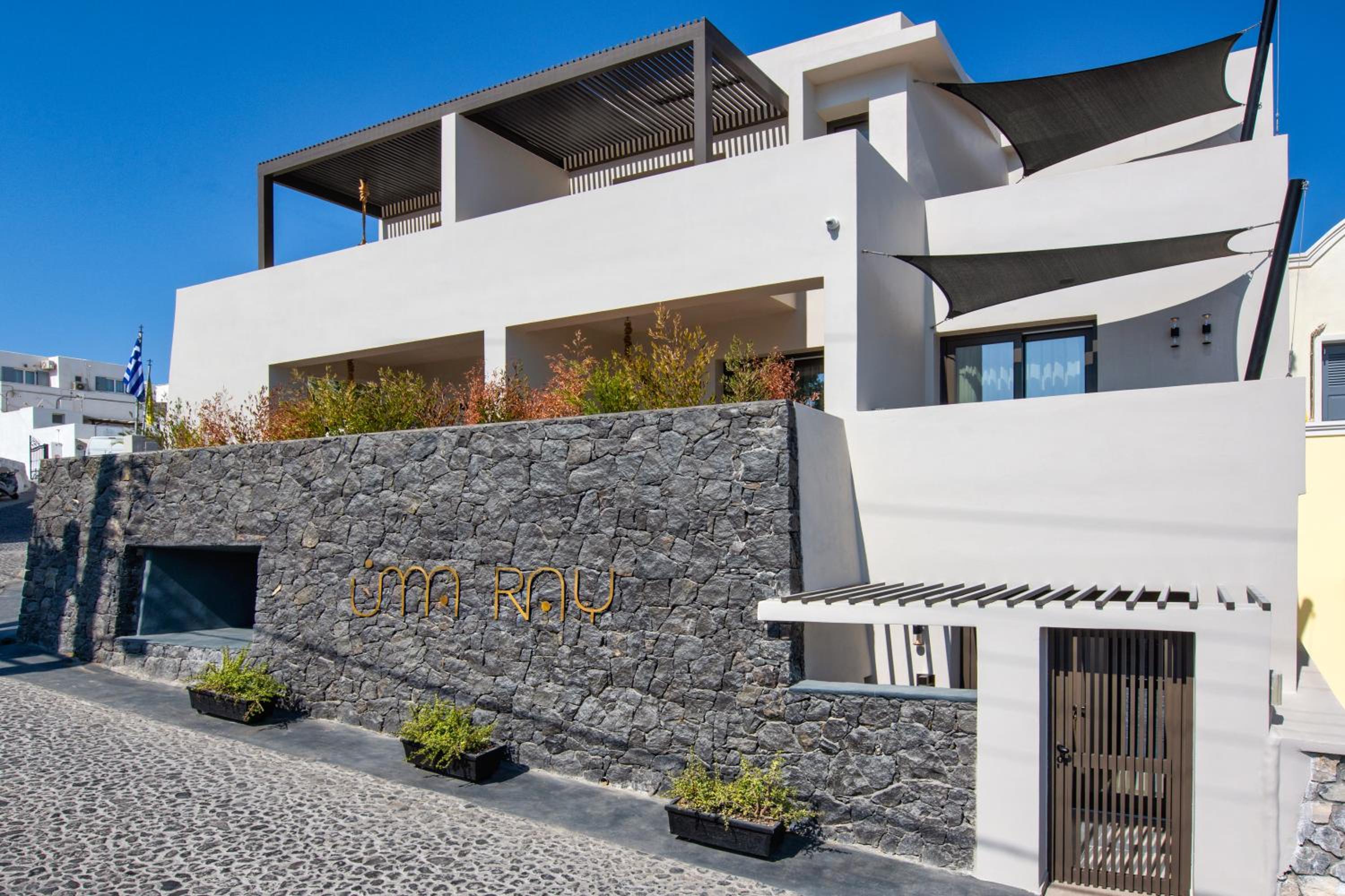 Hotel Uma Ray Suites - Image 1