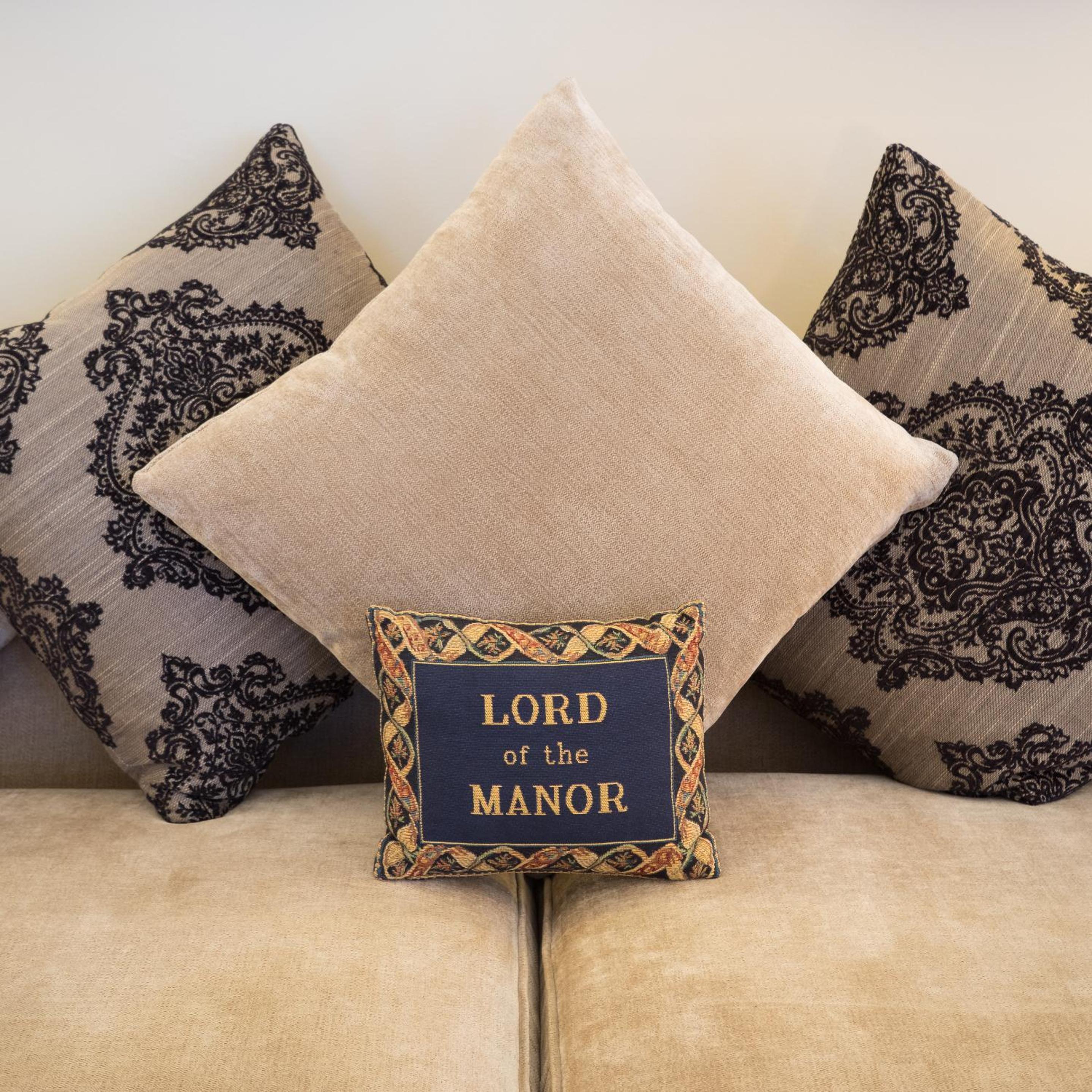 Marks At The Manor Luxury Riverside Apartments - Sleeps up to 4, with Parking and Sky TV