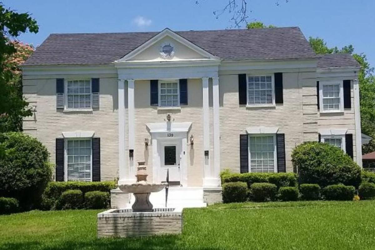 Hotel 2 BEDROOM SLEEPs 6 SPACIOUS LUXURY APARTMENT 79 - Image 1