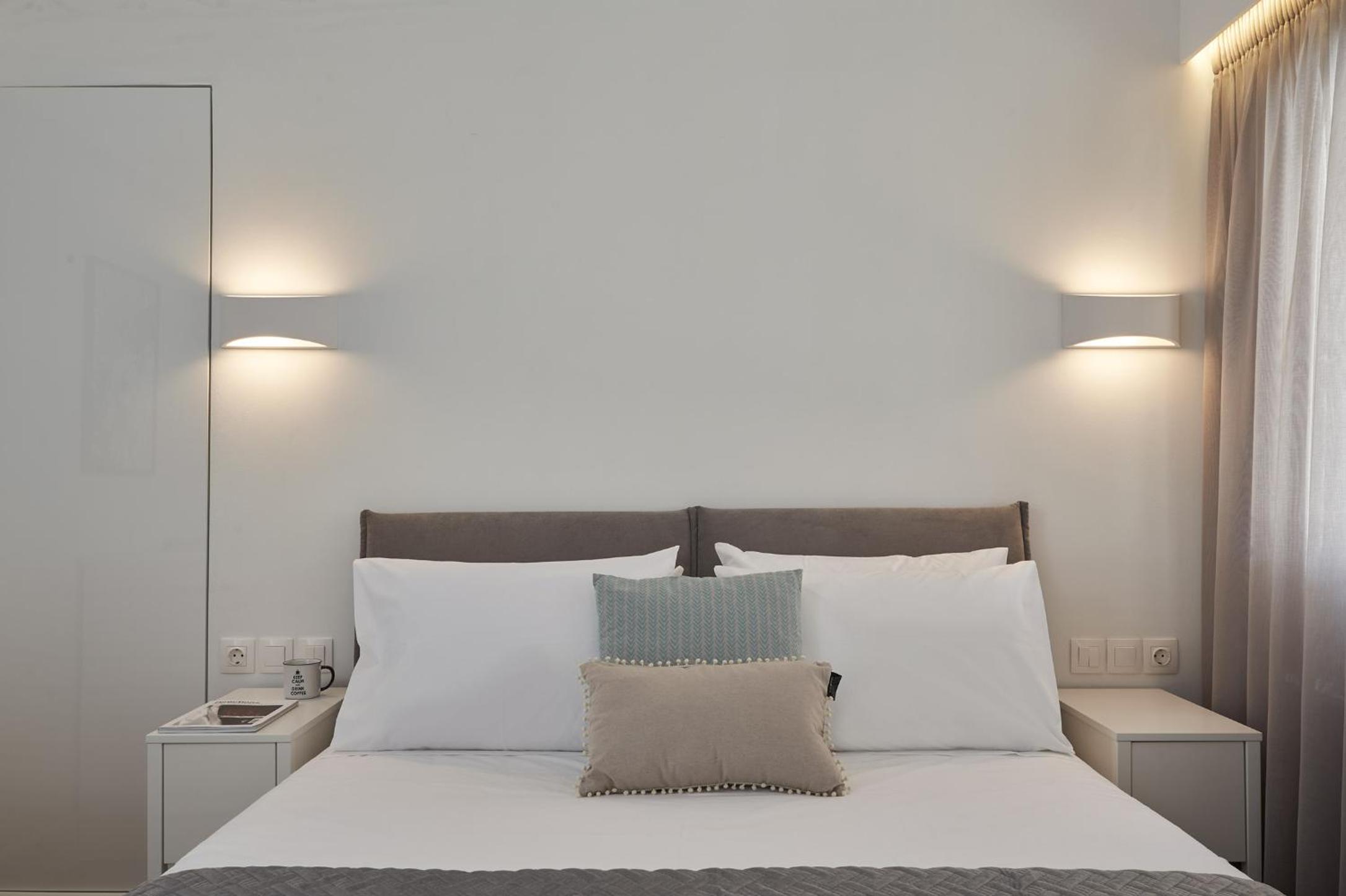 Marvelous n Bright Apt next to Megaro Mousikis