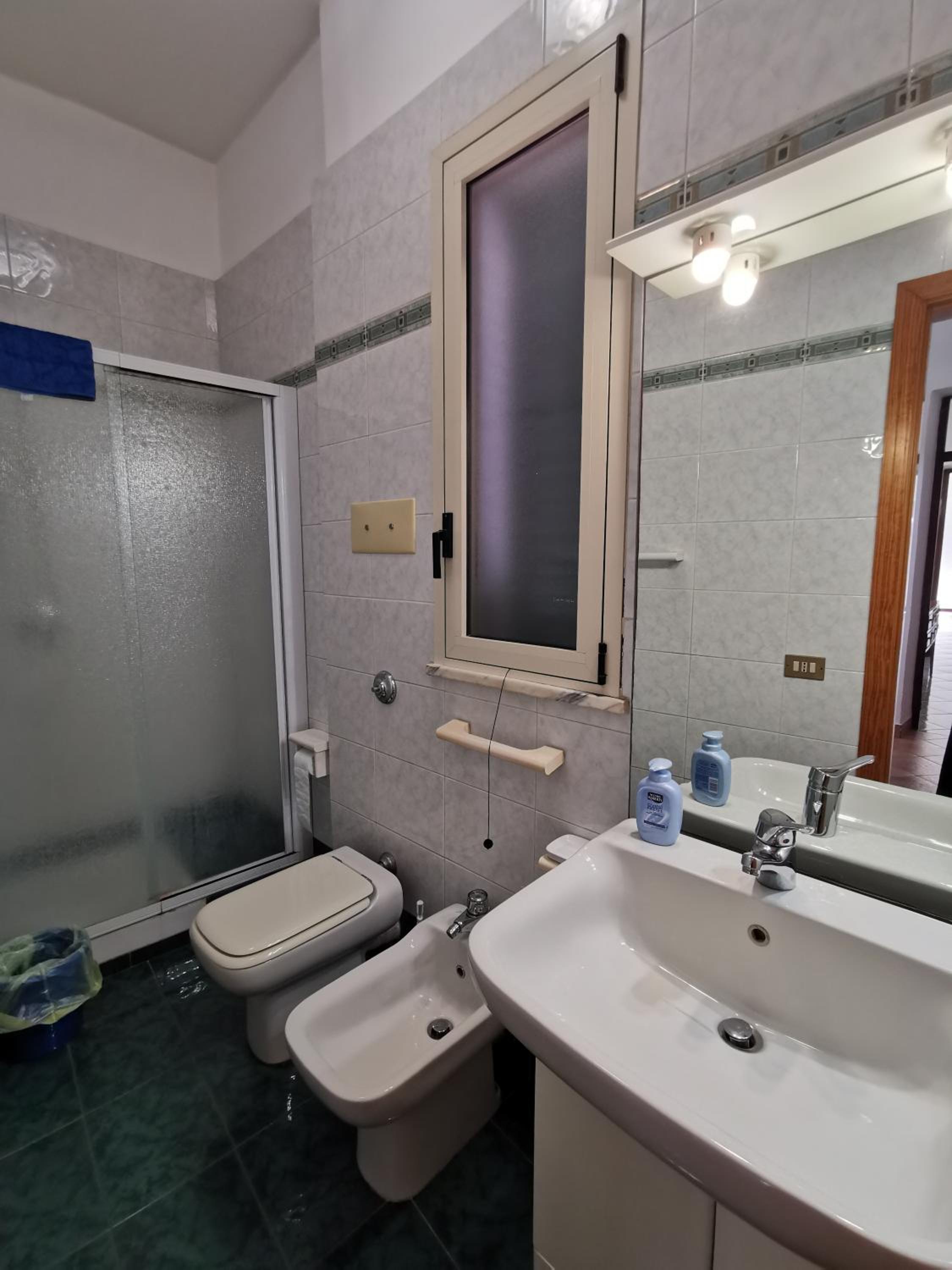 Mondello Vista Mare en Mondello — bathroom