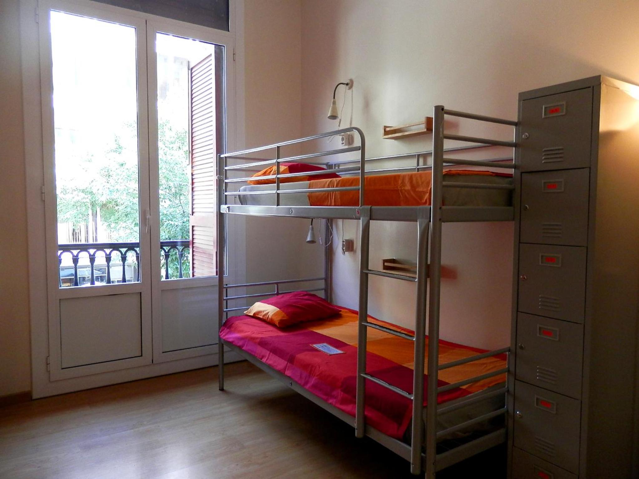 Barcelona Central Garden Hostal