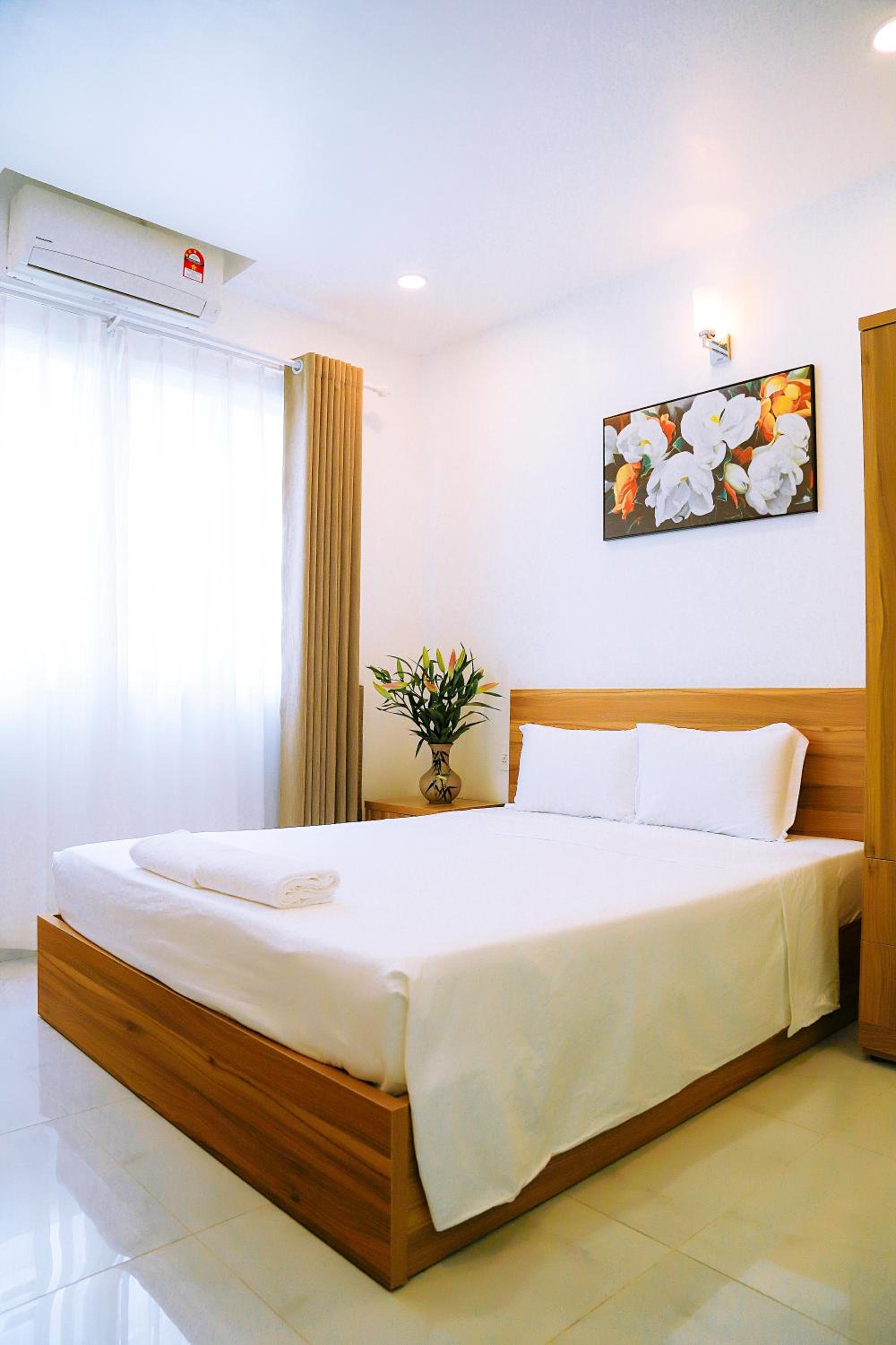 Louis Hotel - Bui Vien Walking Street