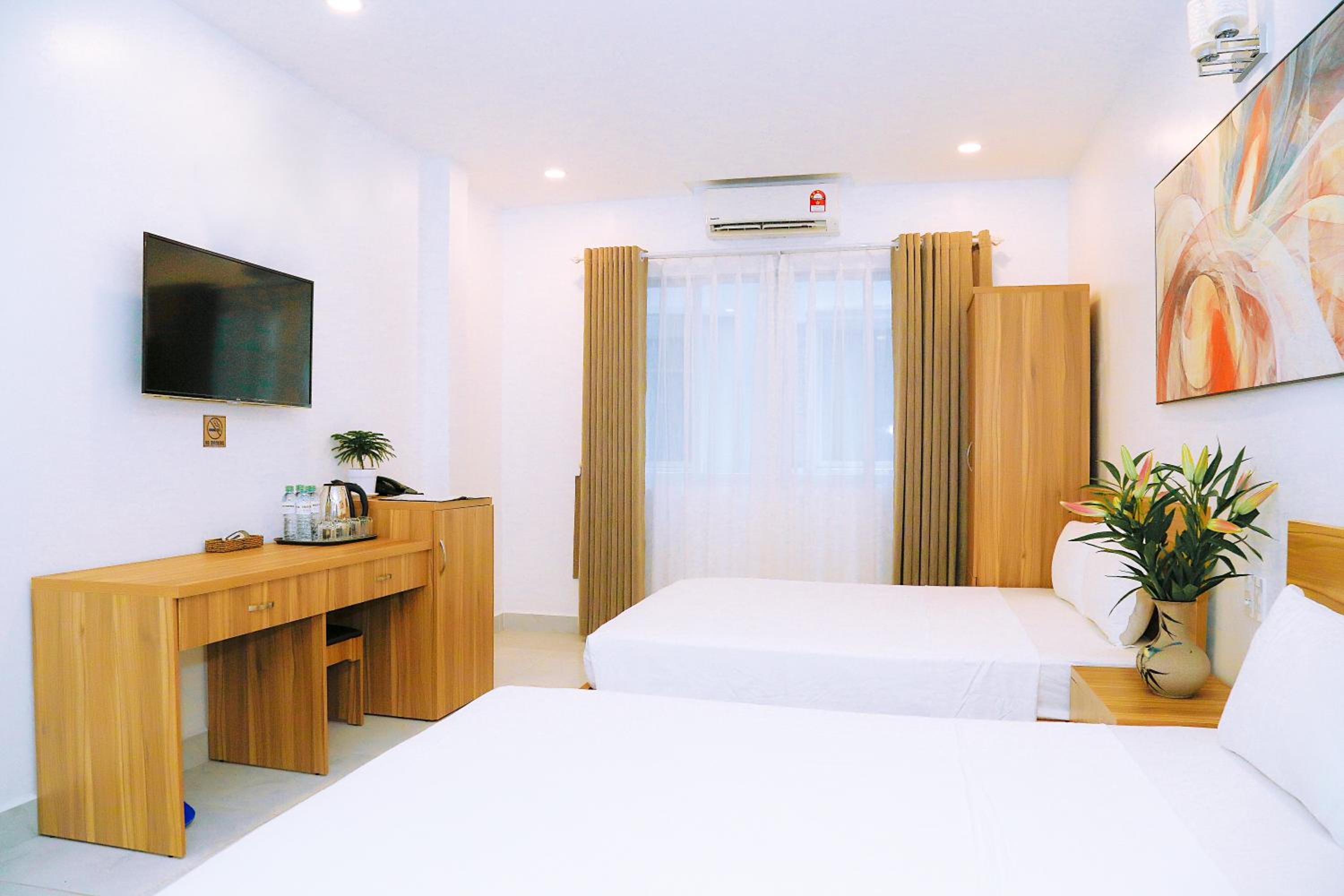 Louis Hotel - Bui Vien Walking Street