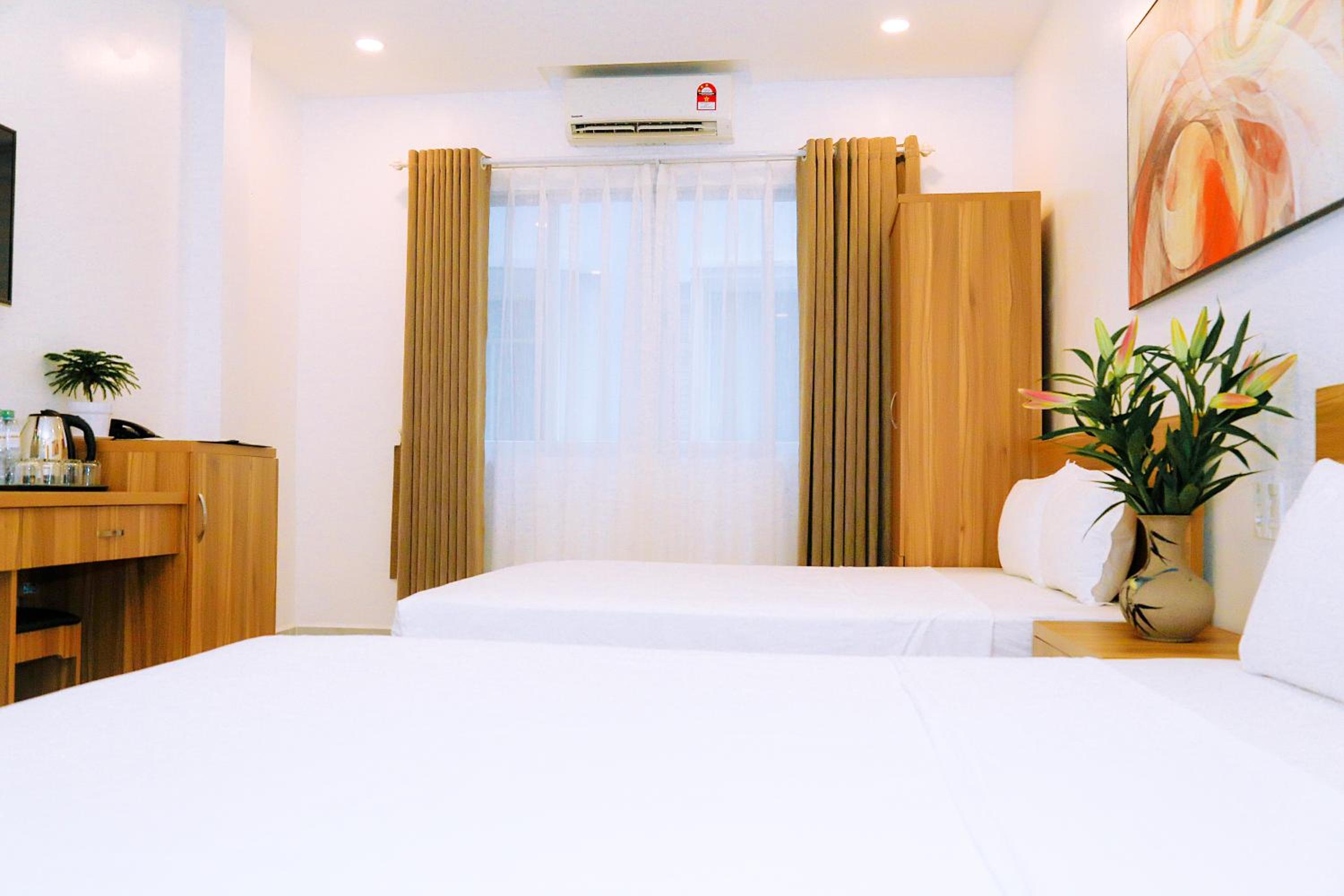 Louis Hotel - Bui Vien Walking Street