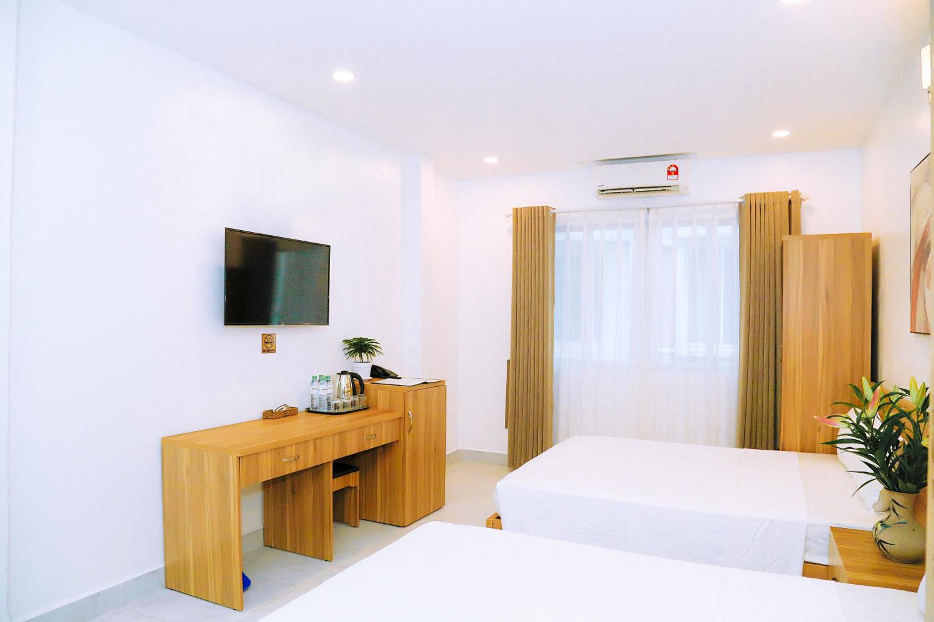 Louis Hotel - Bui Vien Walking Street