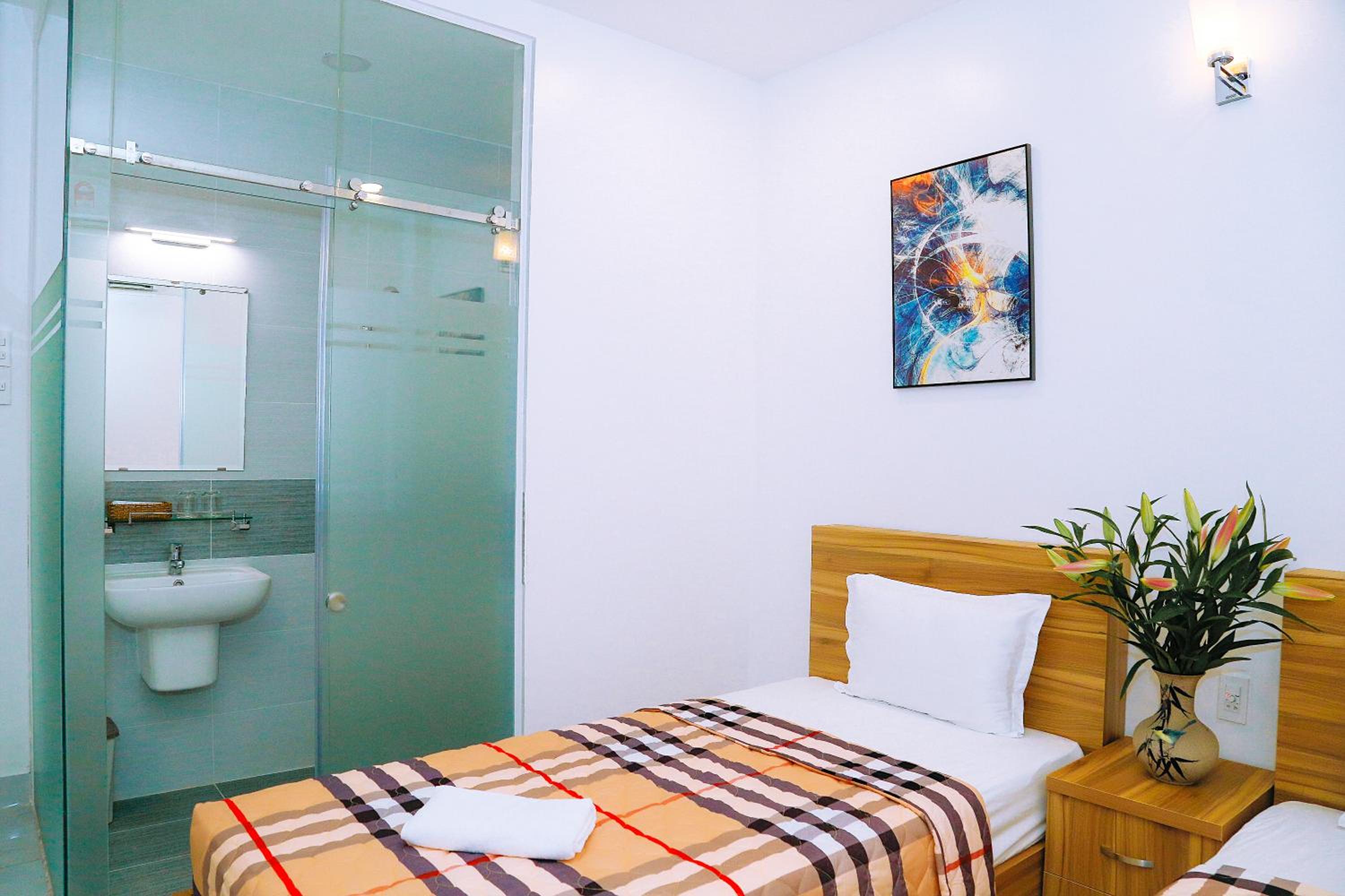 Louis Hotel - Bui Vien Walking Street