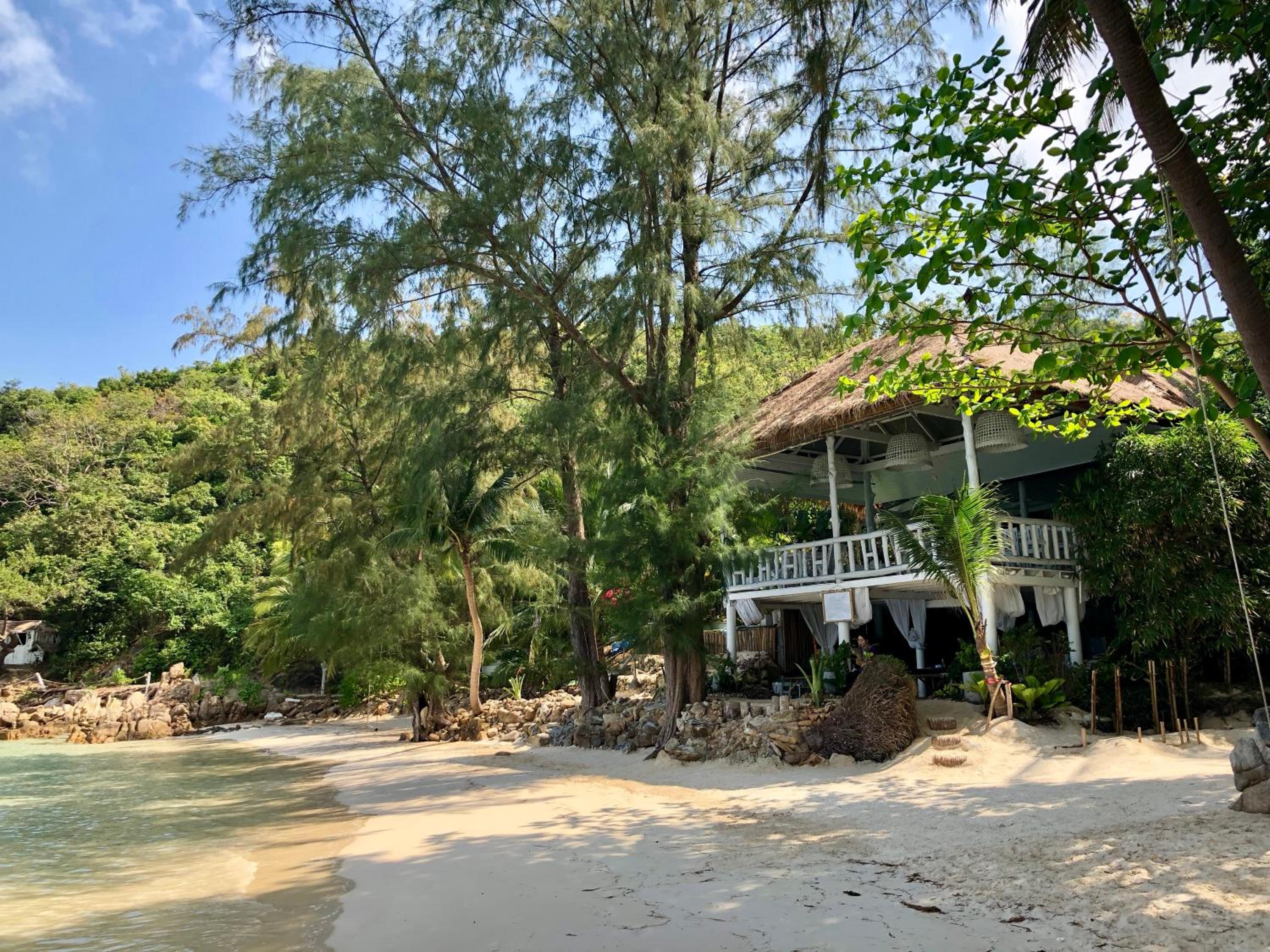 Hotel Coconut Beach Bungalows - Image 1